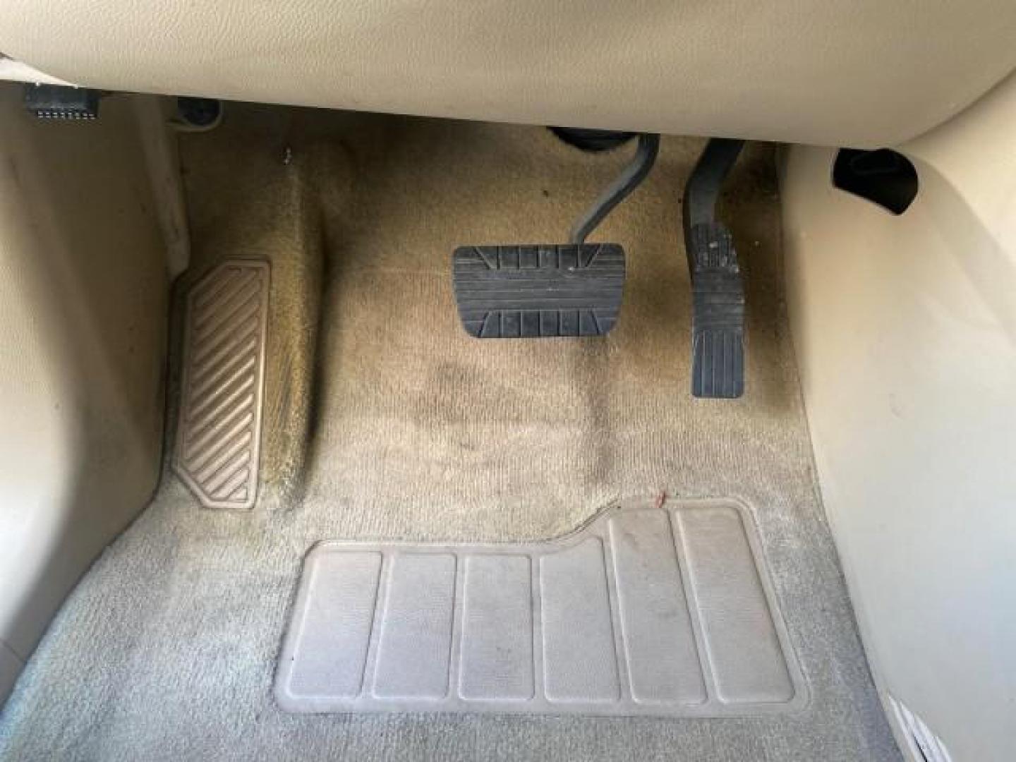 2008 Black Onyx /Tan Saturn VUE XE 1 OWNER FL LOW MILES 56,371 (3GSCL33P28S) with an Ecotec 2.4L 4-Cyl MFI Engine engine, Automatic transmission, located at 4701 North Dixie Hwy, Pompano Beach, FL, 33064, (954) 422-2889, 26.240938, -80.123474 - OUR WEBPAGE FLORIDACARS1.COM HAS OVER 100 PHOTOS AND FREE CARFAX LINK 2008 SATURN VUE XE VIN: 3GSCL33P28S503617 3 G S C L 3 3 P 2 8 S 5 0 3 6 1 7 4 DOOR WAGON/SPORT UTILITY 2.4L I4 F 26 MPG GASOLINE FRONT WHEEL DRIVE Top Features Alloy Wheels Cloth Seats Satellite Radio Ready Basic Features ABS Brak - Photo#43