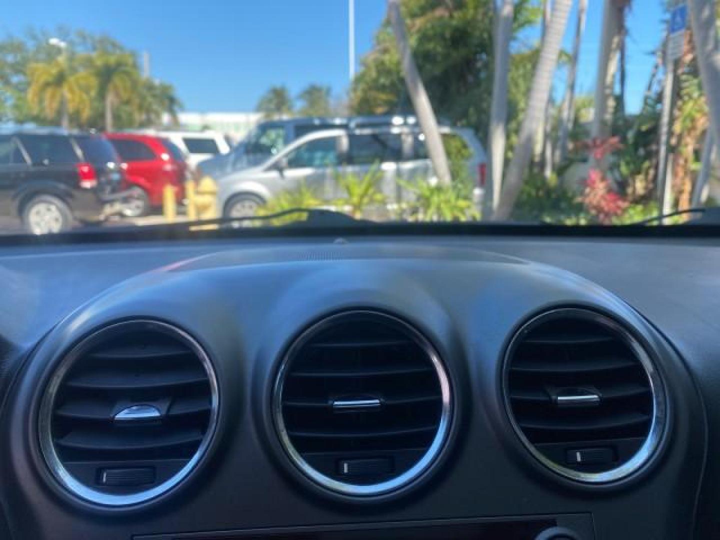 2008 Black Onyx /Tan Saturn VUE XE 1 OWNER FL LOW MILES 56,371 (3GSCL33P28S) with an Ecotec 2.4L 4-Cyl MFI Engine engine, Automatic transmission, located at 4701 North Dixie Hwy, Pompano Beach, FL, 33064, (954) 422-2889, 26.240938, -80.123474 - OUR WEBPAGE FLORIDACARS1.COM HAS OVER 100 PHOTOS AND FREE CARFAX LINK 2008 SATURN VUE XE VIN: 3GSCL33P28S503617 3 G S C L 3 3 P 2 8 S 5 0 3 6 1 7 4 DOOR WAGON/SPORT UTILITY 2.4L I4 F 26 MPG GASOLINE FRONT WHEEL DRIVE Top Features Alloy Wheels Cloth Seats Satellite Radio Ready Basic Features ABS Brak - Photo#44