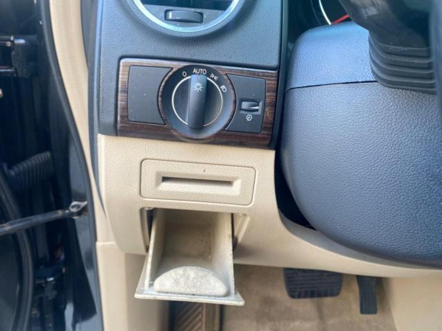 2008 Black Onyx /Tan Saturn VUE XE 1 OWNER FL LOW MILES 56,371 (3GSCL33P28S) with an Ecotec 2.4L 4-Cyl MFI Engine engine, Automatic transmission, located at 4701 North Dixie Hwy, Pompano Beach, FL, 33064, (954) 422-2889, 26.240938, -80.123474 - OUR WEBPAGE FLORIDACARS1.COM HAS OVER 100 PHOTOS AND FREE CARFAX LINK 2008 SATURN VUE XE VIN: 3GSCL33P28S503617 3 G S C L 3 3 P 2 8 S 5 0 3 6 1 7 4 DOOR WAGON/SPORT UTILITY 2.4L I4 F 26 MPG GASOLINE FRONT WHEEL DRIVE Top Features Alloy Wheels Cloth Seats Satellite Radio Ready Basic Features ABS Brak - Photo#58