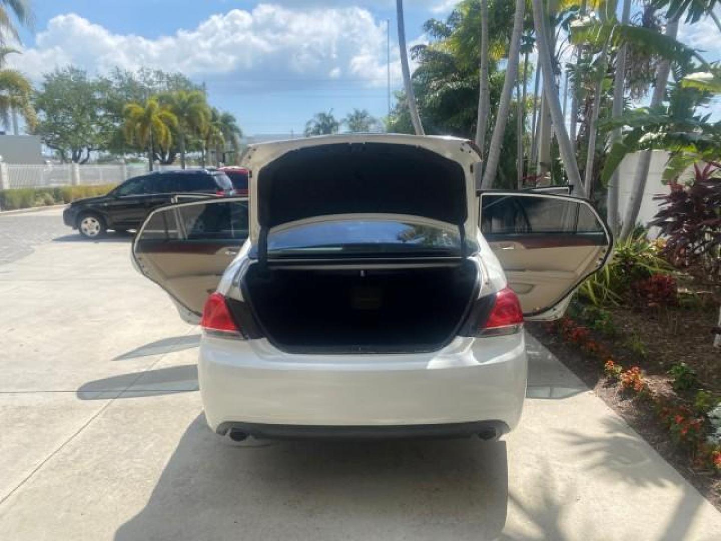 2011 Blizzard Pearl /Ivory Toyota Avalon Sunroof Limited low miles 69,373 1 FL (4T1BK3DB8BU) with an 3.5L DOHC EFI 24-Valve V6 Engine engine, Automatic transmission, located at 4701 North Dixie Hwy, Pompano Beach, FL, 33064, (954) 422-2889, 26.240938, -80.123474 - OUR WEBPAGE FLORIDACARS1.COM HAS OVER 100 PHOTOS AND FREE CARFAX LINK 2011 TOYOTA AVALON LIMITED $ 36,435 NEW VIN: 4T1BK3DB8BU428356 4 T 1 B K 3 D B 8 B U 4 2 8 3 5 6 SEDAN 4 DR 3.5L V6 F DOHC 24V 29 mpg GASOLINE FRONT WHEEL DRIVE Top Features A/C Seat(s) Navigation System Alloy Wheels Power Hatch/D - Photo#15