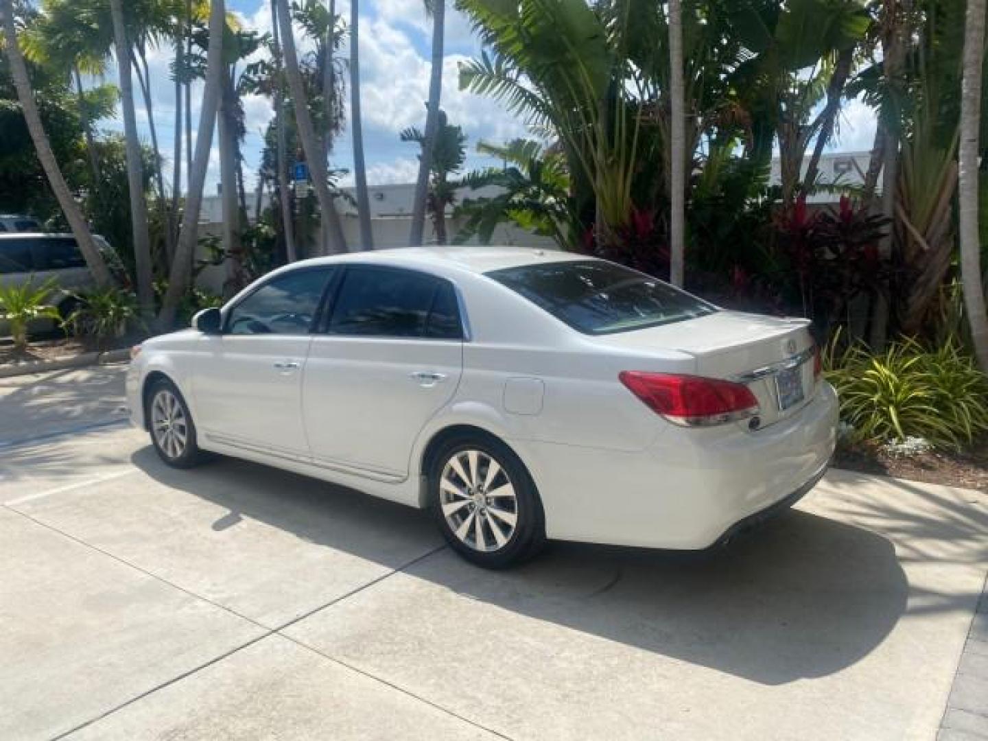 2011 Blizzard Pearl /Ivory Toyota Avalon Sunroof Limited low miles 69,373 1 FL (4T1BK3DB8BU) with an 3.5L DOHC EFI 24-Valve V6 Engine engine, Automatic transmission, located at 4701 North Dixie Hwy, Pompano Beach, FL, 33064, (954) 422-2889, 26.240938, -80.123474 - OUR WEBPAGE FLORIDACARS1.COM HAS OVER 100 PHOTOS AND FREE CARFAX LINK 2011 TOYOTA AVALON LIMITED $ 36,435 NEW VIN: 4T1BK3DB8BU428356 4 T 1 B K 3 D B 8 B U 4 2 8 3 5 6 SEDAN 4 DR 3.5L V6 F DOHC 24V 29 mpg GASOLINE FRONT WHEEL DRIVE Top Features A/C Seat(s) Navigation System Alloy Wheels Power Hatch/D - Photo#5