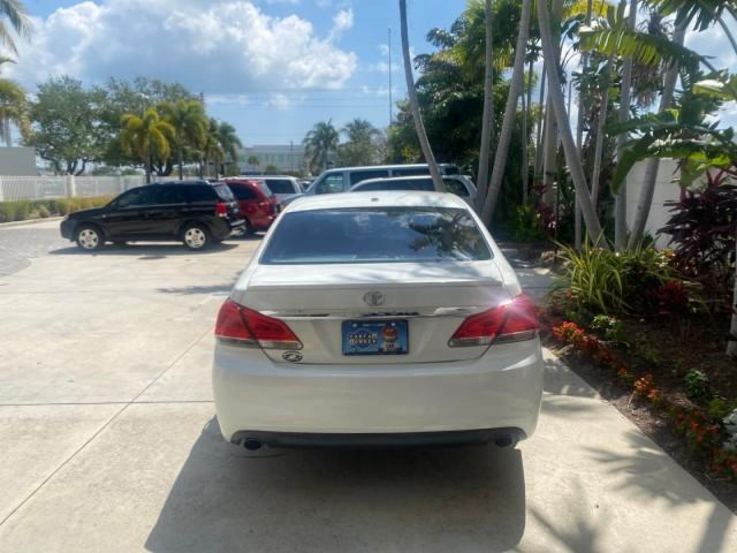 2011 Blizzard Pearl /Ivory Toyota Avalon Sunroof Limited low miles 69,373 1 FL (4T1BK3DB8BU) with an 3.5L DOHC EFI 24-Valve V6 Engine engine, Automatic transmission, located at 4701 North Dixie Hwy, Pompano Beach, FL, 33064, (954) 422-2889, 26.240938, -80.123474 - OUR WEBPAGE FLORIDACARS1.COM HAS OVER 100 PHOTOS AND FREE CARFAX LINK 2011 TOYOTA AVALON LIMITED $ 36,435 NEW VIN: 4T1BK3DB8BU428356 4 T 1 B K 3 D B 8 B U 4 2 8 3 5 6 SEDAN 4 DR 3.5L V6 F DOHC 24V 29 mpg GASOLINE FRONT WHEEL DRIVE Top Features A/C Seat(s) Navigation System Alloy Wheels Power Hatch/D - Photo#6