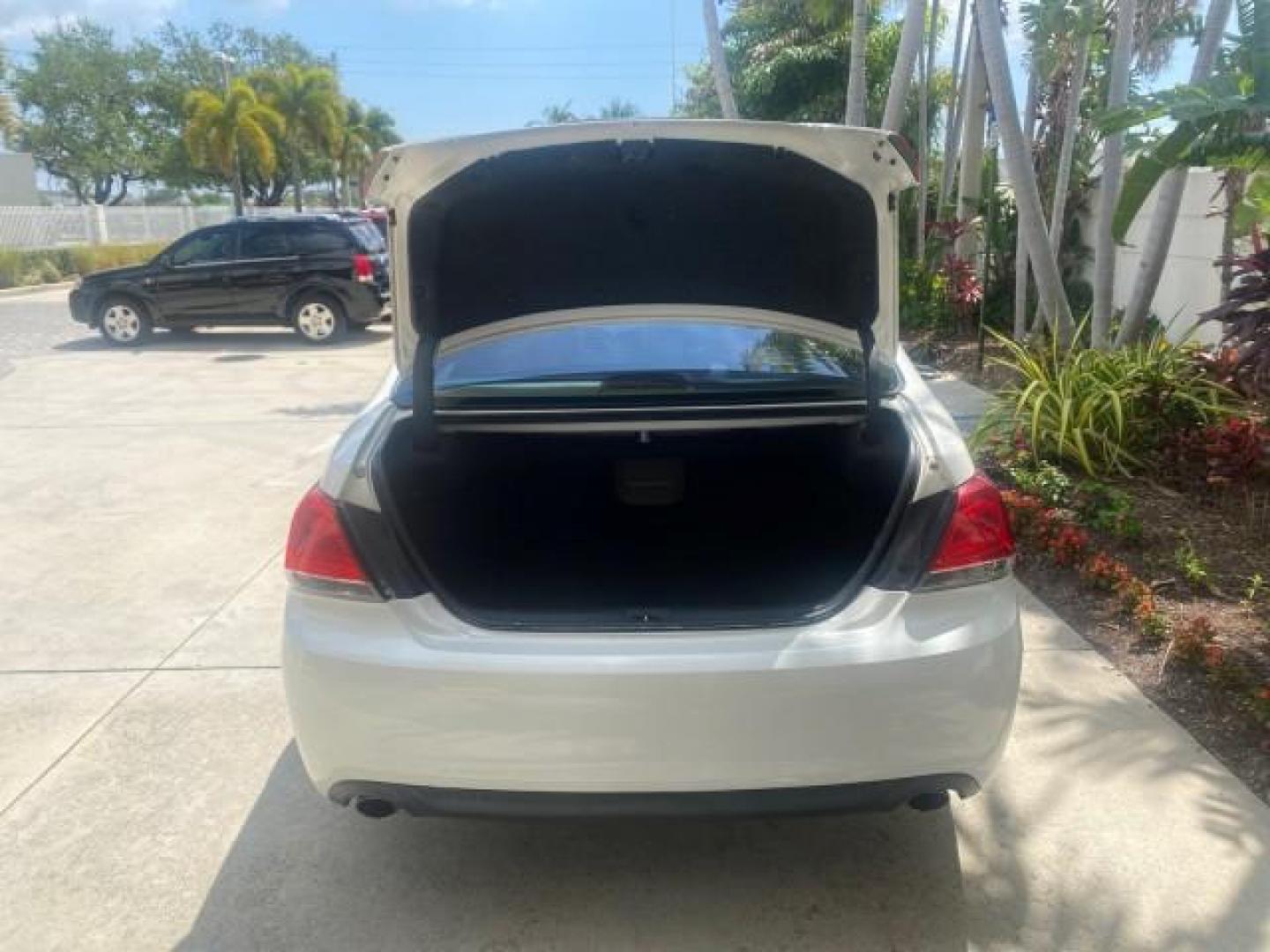 2011 Blizzard Pearl /Ivory Toyota Avalon Sunroof Limited low miles 69,373 1 FL (4T1BK3DB8BU) with an 3.5L DOHC EFI 24-Valve V6 Engine engine, Automatic transmission, located at 4701 North Dixie Hwy, Pompano Beach, FL, 33064, (954) 422-2889, 26.240938, -80.123474 - OUR WEBPAGE FLORIDACARS1.COM HAS OVER 100 PHOTOS AND FREE CARFAX LINK 2011 TOYOTA AVALON LIMITED $ 36,435 NEW VIN: 4T1BK3DB8BU428356 4 T 1 B K 3 D B 8 B U 4 2 8 3 5 6 SEDAN 4 DR 3.5L V6 F DOHC 24V 29 mpg GASOLINE FRONT WHEEL DRIVE Top Features A/C Seat(s) Navigation System Alloy Wheels Power Hatch/D - Photo#82
