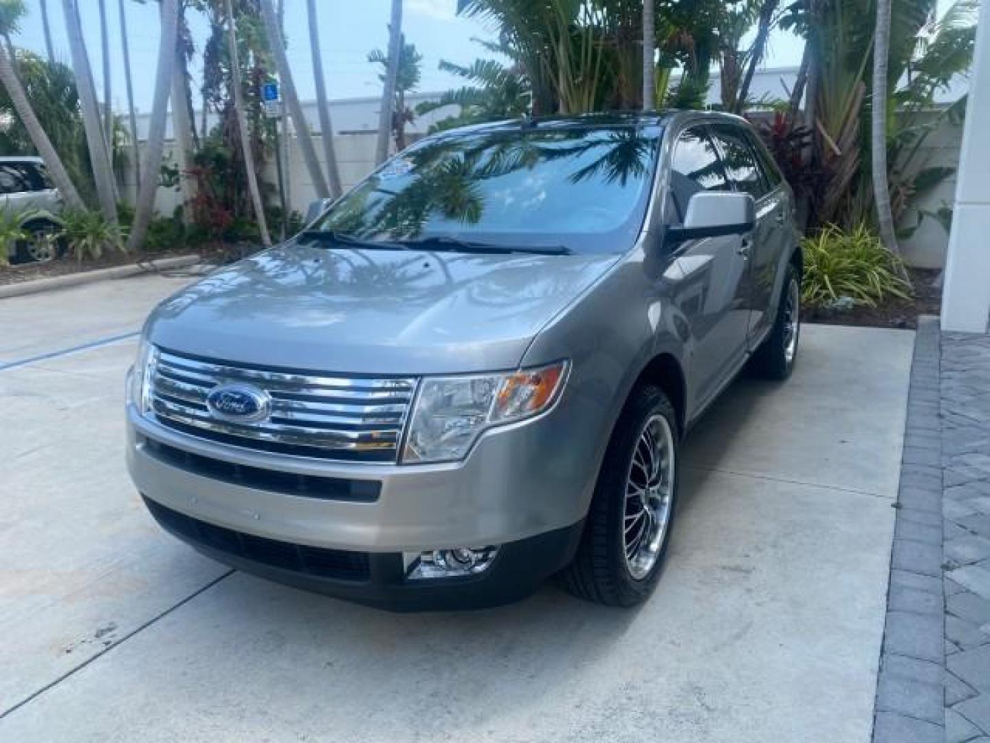 2008 Vapor Silver Metallic /Charcoal Black Ford Edge 1 FL SEL LOW MILES 54,778 (2FMDK38CX8B) with an 3.5L V6 Duratec Engine engine, Automatic transmission, located at 4701 North Dixie Hwy, Pompano Beach, FL, 33064, (954) 422-2889, 26.240938, -80.123474 - OUR WEBPAGE FLORIDACARS1.COM HAS OVER 100 PHOTOS AND FREE CARFAX LINK 2008 FORD EDGE SEL BEAUTIFUL CONDITION! VIN: 2FMDK38CX8BA38384 2 F M D K 3 8 C X 8 B A 3 8 3 8 4 4 DOOR WAGON/SPORT UTILITY 3.5L V6 F GASOLINE FRONT WHEEL DRIVE Top Features Alloy Wheels Premium Package Bluetooth Technology Satell - Photo#3