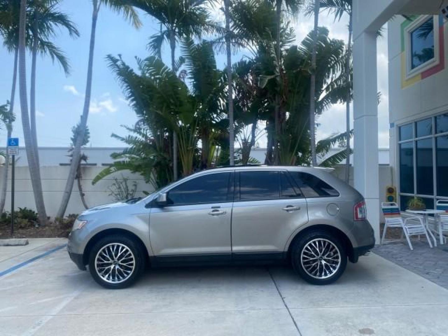 2008 Vapor Silver Metallic /Charcoal Black Ford Edge 1 FL SEL LOW MILES 54,778 (2FMDK38CX8B) with an 3.5L V6 Duratec Engine engine, Automatic transmission, located at 4701 North Dixie Hwy, Pompano Beach, FL, 33064, (954) 422-2889, 26.240938, -80.123474 - OUR WEBPAGE FLORIDACARS1.COM HAS OVER 100 PHOTOS AND FREE CARFAX LINK 2008 FORD EDGE SEL BEAUTIFUL CONDITION! VIN: 2FMDK38CX8BA38384 2 F M D K 3 8 C X 8 B A 3 8 3 8 4 4 DOOR WAGON/SPORT UTILITY 3.5L V6 F GASOLINE FRONT WHEEL DRIVE Top Features Alloy Wheels Premium Package Bluetooth Technology Satell - Photo#4
