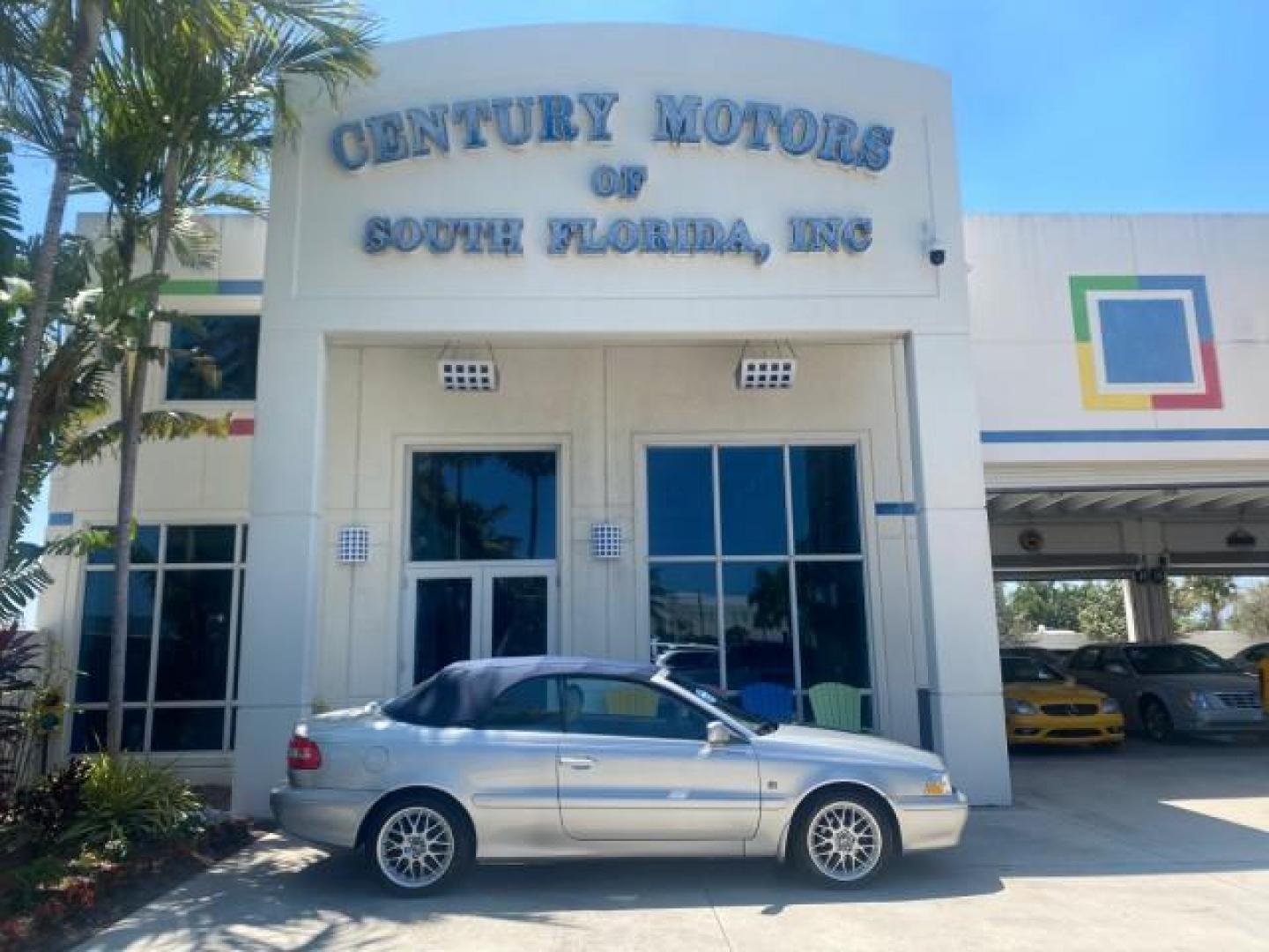 2004 Silver Metallic /Silver Volvo C70 LOW MILES 38,659 LT TURBO (YV1NC63D94J) with an 2.4L DOHC All-Alloy Turbocharged I5 Engine engine, Automatic transmission, located at 4701 North Dixie Hwy, Pompano Beach, FL, 33064, (954) 422-2889, 26.240938, -80.123474 - OUR WEBPAGE FLORIDACARS1.COM HAS OVER 100 PHOTOS AND FREE CARFAX LINK 2004 VOLVO C70 LPT VIN: YV1NC63D94J047469 Y V 1 N C 6 3 D 9 4 J 0 4 7 4 6 9 CONVERTIBLE 2.4L I5 F LT TURBO 27 MPG GASOLINE FRONT WHEEL DRIVE Top Features Front Seat Heaters Leather Seats Memory Seat(s) Turbo Charged Engine Basic F - Photo#0