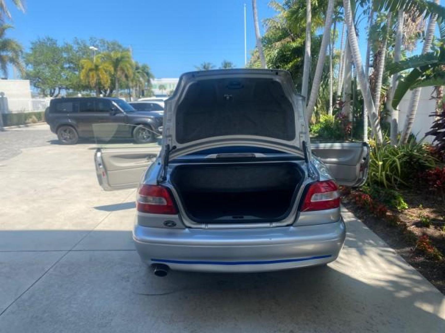 2004 Silver Metallic /Silver Volvo C70 LOW MILES 38,659 LT TURBO (YV1NC63D94J) with an 2.4L DOHC All-Alloy Turbocharged I5 Engine engine, Automatic transmission, located at 4701 North Dixie Hwy, Pompano Beach, FL, 33064, (954) 422-2889, 26.240938, -80.123474 - OUR WEBPAGE FLORIDACARS1.COM HAS OVER 100 PHOTOS AND FREE CARFAX LINK 2004 VOLVO C70 LPT VIN: YV1NC63D94J047469 Y V 1 N C 6 3 D 9 4 J 0 4 7 4 6 9 CONVERTIBLE 2.4L I5 F LT TURBO 27 MPG GASOLINE FRONT WHEEL DRIVE Top Features Front Seat Heaters Leather Seats Memory Seat(s) Turbo Charged Engine Basic F - Photo#13