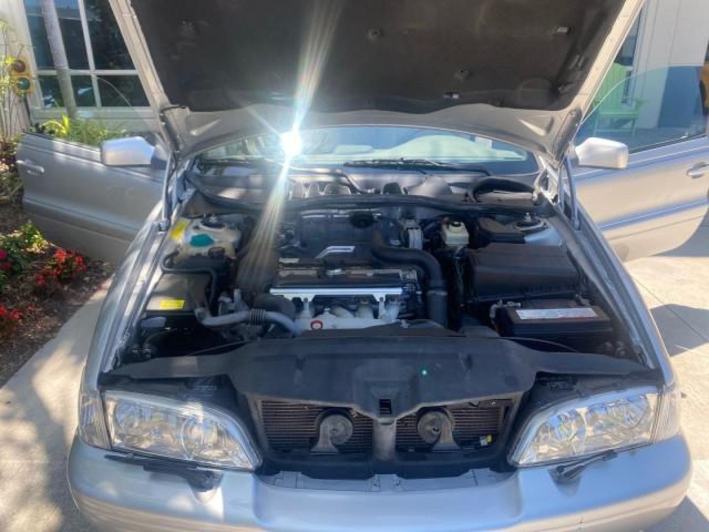 2004 Silver Metallic /Silver Volvo C70 LOW MILES 38,659 LT TURBO (YV1NC63D94J) with an 2.4L DOHC All-Alloy Turbocharged I5 Engine engine, Automatic transmission, located at 4701 North Dixie Hwy, Pompano Beach, FL, 33064, (954) 422-2889, 26.240938, -80.123474 - OUR WEBPAGE FLORIDACARS1.COM HAS OVER 100 PHOTOS AND FREE CARFAX LINK 2004 VOLVO C70 LPT VIN: YV1NC63D94J047469 Y V 1 N C 6 3 D 9 4 J 0 4 7 4 6 9 CONVERTIBLE 2.4L I5 F LT TURBO 27 MPG GASOLINE FRONT WHEEL DRIVE Top Features Front Seat Heaters Leather Seats Memory Seat(s) Turbo Charged Engine Basic F - Photo#15
