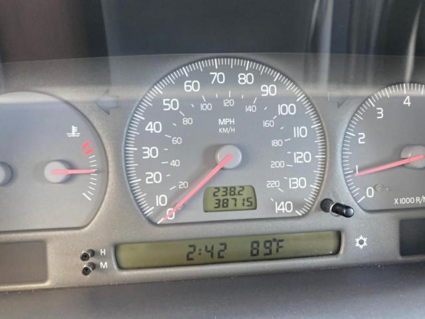 2004 Silver Metallic /Silver Volvo C70 LOW MILES 38,659 LT TURBO (YV1NC63D94J) with an 2.4L DOHC All-Alloy Turbocharged I5 Engine engine, Automatic transmission, located at 4701 North Dixie Hwy, Pompano Beach, FL, 33064, (954) 422-2889, 26.240938, -80.123474 - OUR WEBPAGE FLORIDACARS1.COM HAS OVER 100 PHOTOS AND FREE CARFAX LINK 2004 VOLVO C70 LPT VIN: YV1NC63D94J047469 Y V 1 N C 6 3 D 9 4 J 0 4 7 4 6 9 CONVERTIBLE 2.4L I5 F LT TURBO 27 MPG GASOLINE FRONT WHEEL DRIVE Top Features Front Seat Heaters Leather Seats Memory Seat(s) Turbo Charged Engine Basic F - Photo#18