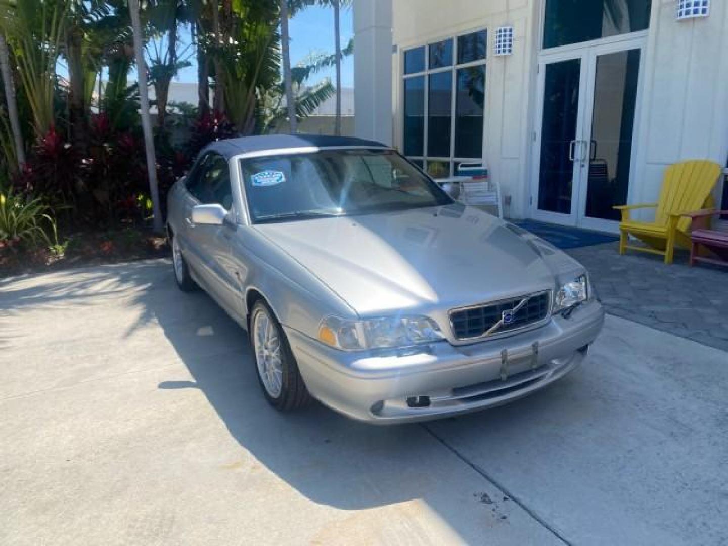 2004 Silver Metallic /Silver Volvo C70 LOW MILES 38,659 LT TURBO (YV1NC63D94J) with an 2.4L DOHC All-Alloy Turbocharged I5 Engine engine, Automatic transmission, located at 4701 North Dixie Hwy, Pompano Beach, FL, 33064, (954) 422-2889, 26.240938, -80.123474 - OUR WEBPAGE FLORIDACARS1.COM HAS OVER 100 PHOTOS AND FREE CARFAX LINK 2004 VOLVO C70 LPT VIN: YV1NC63D94J047469 Y V 1 N C 6 3 D 9 4 J 0 4 7 4 6 9 CONVERTIBLE 2.4L I5 F LT TURBO 27 MPG GASOLINE FRONT WHEEL DRIVE Top Features Front Seat Heaters Leather Seats Memory Seat(s) Turbo Charged Engine Basic F - Photo#1