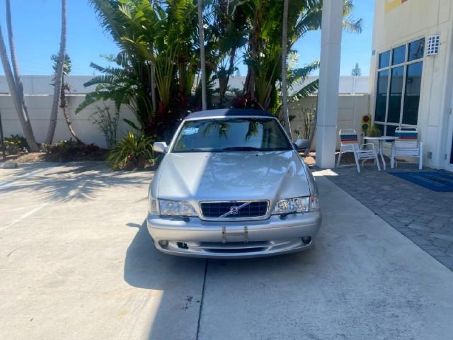 2004 Silver Metallic /Silver Volvo C70 LOW MILES 38,659 LT TURBO (YV1NC63D94J) with an 2.4L DOHC All-Alloy Turbocharged I5 Engine engine, Automatic transmission, located at 4701 North Dixie Hwy, Pompano Beach, FL, 33064, (954) 422-2889, 26.240938, -80.123474 - OUR WEBPAGE FLORIDACARS1.COM HAS OVER 100 PHOTOS AND FREE CARFAX LINK 2004 VOLVO C70 LPT VIN: YV1NC63D94J047469 Y V 1 N C 6 3 D 9 4 J 0 4 7 4 6 9 CONVERTIBLE 2.4L I5 F LT TURBO 27 MPG GASOLINE FRONT WHEEL DRIVE Top Features Front Seat Heaters Leather Seats Memory Seat(s) Turbo Charged Engine Basic F - Photo#2