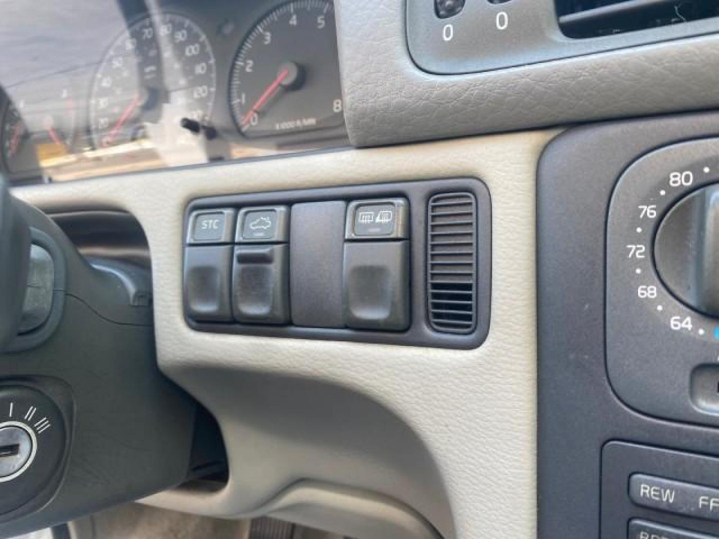 2004 Silver Metallic /Silver Volvo C70 LOW MILES 38,659 LT TURBO (YV1NC63D94J) with an 2.4L DOHC All-Alloy Turbocharged I5 Engine engine, Automatic transmission, located at 4701 North Dixie Hwy, Pompano Beach, FL, 33064, (954) 422-2889, 26.240938, -80.123474 - OUR WEBPAGE FLORIDACARS1.COM HAS OVER 100 PHOTOS AND FREE CARFAX LINK 2004 VOLVO C70 LPT VIN: YV1NC63D94J047469 Y V 1 N C 6 3 D 9 4 J 0 4 7 4 6 9 CONVERTIBLE 2.4L I5 F LT TURBO 27 MPG GASOLINE FRONT WHEEL DRIVE Top Features Front Seat Heaters Leather Seats Memory Seat(s) Turbo Charged Engine Basic F - Photo#37