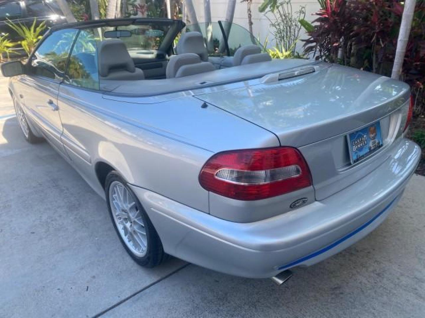 2004 Silver Metallic /Silver Volvo C70 LOW MILES 38,659 LT TURBO (YV1NC63D94J) with an 2.4L DOHC All-Alloy Turbocharged I5 Engine engine, Automatic transmission, located at 4701 North Dixie Hwy, Pompano Beach, FL, 33064, (954) 422-2889, 26.240938, -80.123474 - OUR WEBPAGE FLORIDACARS1.COM HAS OVER 100 PHOTOS AND FREE CARFAX LINK 2004 VOLVO C70 LPT VIN: YV1NC63D94J047469 Y V 1 N C 6 3 D 9 4 J 0 4 7 4 6 9 CONVERTIBLE 2.4L I5 F LT TURBO 27 MPG GASOLINE FRONT WHEEL DRIVE Top Features Front Seat Heaters Leather Seats Memory Seat(s) Turbo Charged Engine Basic F - Photo#67