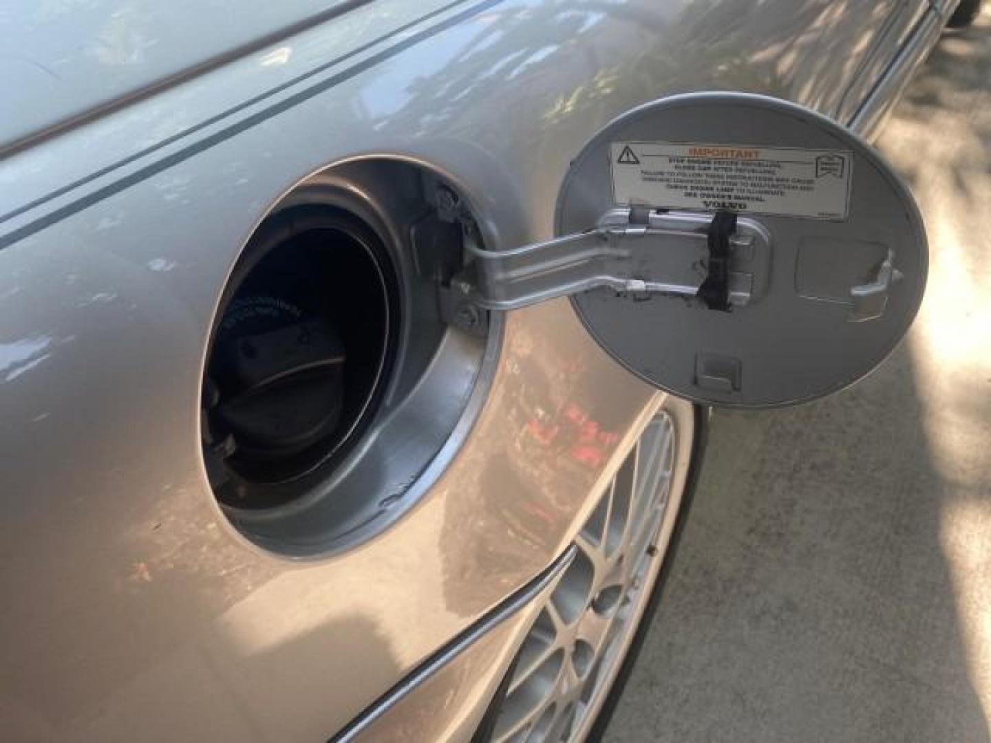 2004 Silver Metallic /Silver Volvo C70 LOW MILES 38,659 LT TURBO (YV1NC63D94J) with an 2.4L DOHC All-Alloy Turbocharged I5 Engine engine, Automatic transmission, located at 4701 North Dixie Hwy, Pompano Beach, FL, 33064, (954) 422-2889, 26.240938, -80.123474 - OUR WEBPAGE FLORIDACARS1.COM HAS OVER 100 PHOTOS AND FREE CARFAX LINK 2004 VOLVO C70 LPT VIN: YV1NC63D94J047469 Y V 1 N C 6 3 D 9 4 J 0 4 7 4 6 9 CONVERTIBLE 2.4L I5 F LT TURBO 27 MPG GASOLINE FRONT WHEEL DRIVE Top Features Front Seat Heaters Leather Seats Memory Seat(s) Turbo Charged Engine Basic F - Photo#77
