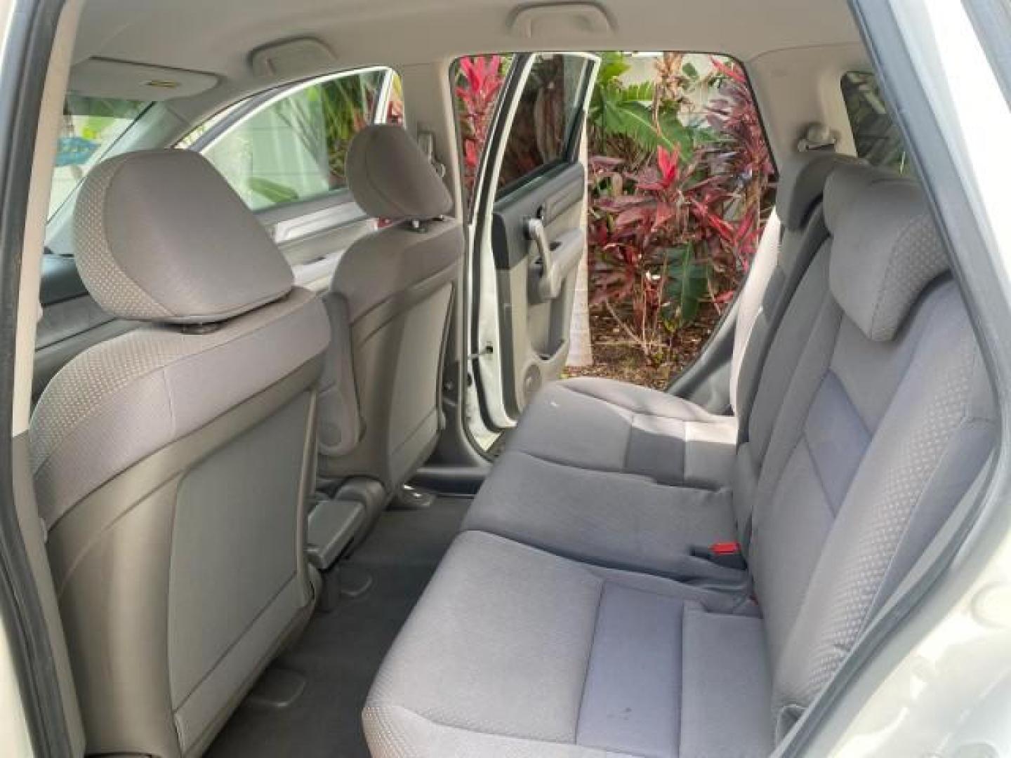 2007 Taffeta White /Gray Honda CR-V LX FL LOW MILES 49,810 (JHLRE38347C) with an 2.4L 4-Cyl Engine engine, Automatic transmission, located at 4701 North Dixie Hwy, Pompano Beach, FL, 33064, (954) 422-2889, 26.240938, -80.123474 - OUR WEBPAGE FLORIDACARS1.COM HAS OVER 100 PHOTOS AND FREE CARFAX LINK 2007 HONDA CR-V LX VIN: JHLRE38347C018084 J H L R E 3 8 3 4 7 C 0 1 8 0 8 4 4 DOOR WAGON/SPORT UTILITY 2.4L I4 F DOHC 16V 30 MPG GASOLINE FRONT WHEEL DRIVE Top Features Cloth Seats Basic Features ABS Brakes Auxiliary Audio Input P - Photo#14
