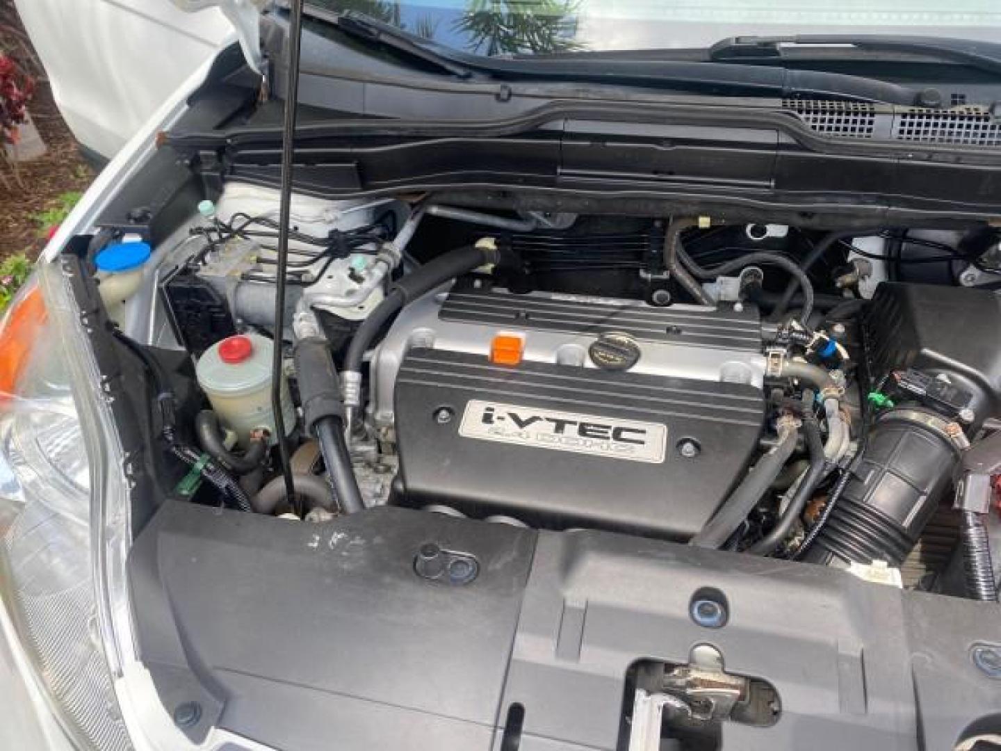 2007 Taffeta White /Gray Honda CR-V LX FL LOW MILES 49,810 (JHLRE38347C) with an 2.4L 4-Cyl Engine engine, Automatic transmission, located at 4701 North Dixie Hwy, Pompano Beach, FL, 33064, (954) 422-2889, 26.240938, -80.123474 - OUR WEBPAGE FLORIDACARS1.COM HAS OVER 100 PHOTOS AND FREE CARFAX LINK 2007 HONDA CR-V LX VIN: JHLRE38347C018084 J H L R E 3 8 3 4 7 C 0 1 8 0 8 4 4 DOOR WAGON/SPORT UTILITY 2.4L I4 F DOHC 16V 30 MPG GASOLINE FRONT WHEEL DRIVE Top Features Cloth Seats Basic Features ABS Brakes Auxiliary Audio Input P - Photo#24