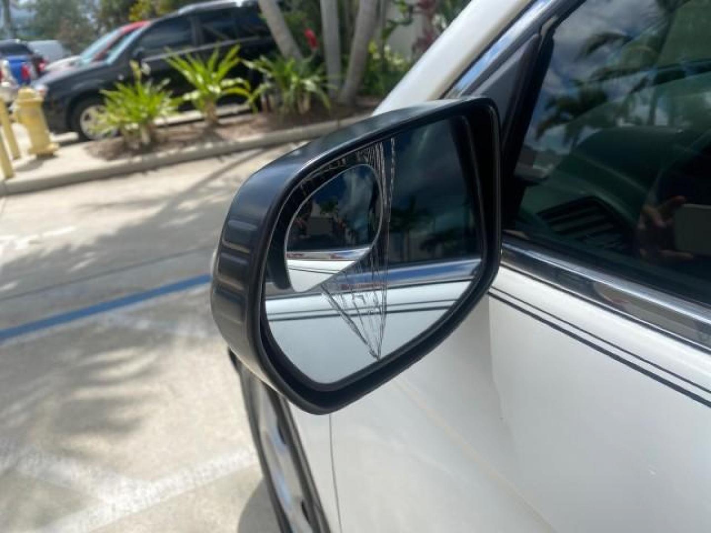2007 Taffeta White /Gray Honda CR-V LX FL LOW MILES 49,810 (JHLRE38347C) with an 2.4L 4-Cyl Engine engine, Automatic transmission, located at 4701 North Dixie Hwy, Pompano Beach, FL, 33064, (954) 422-2889, 26.240938, -80.123474 - OUR WEBPAGE FLORIDACARS1.COM HAS OVER 100 PHOTOS AND FREE CARFAX LINK 2007 HONDA CR-V LX VIN: JHLRE38347C018084 J H L R E 3 8 3 4 7 C 0 1 8 0 8 4 4 DOOR WAGON/SPORT UTILITY 2.4L I4 F DOHC 16V 30 MPG GASOLINE FRONT WHEEL DRIVE Top Features Cloth Seats Basic Features ABS Brakes Auxiliary Audio Input P - Photo#28