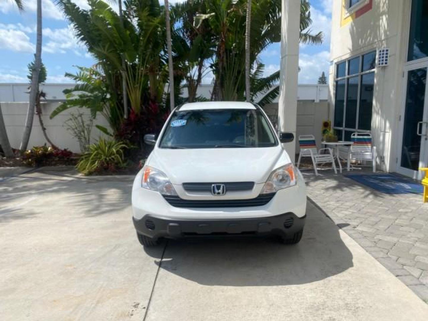 2007 Taffeta White /Gray Honda CR-V LX FL LOW MILES 49,810 (JHLRE38347C) with an 2.4L 4-Cyl Engine engine, Automatic transmission, located at 4701 North Dixie Hwy, Pompano Beach, FL, 33064, (954) 422-2889, 26.240938, -80.123474 - OUR WEBPAGE FLORIDACARS1.COM HAS OVER 100 PHOTOS AND FREE CARFAX LINK 2007 HONDA CR-V LX VIN: JHLRE38347C018084 J H L R E 3 8 3 4 7 C 0 1 8 0 8 4 4 DOOR WAGON/SPORT UTILITY 2.4L I4 F DOHC 16V 30 MPG GASOLINE FRONT WHEEL DRIVE Top Features Cloth Seats Basic Features ABS Brakes Auxiliary Audio Input P - Photo#2