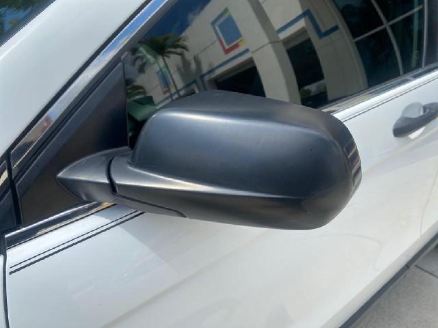 2007 Taffeta White /Gray Honda CR-V LX FL LOW MILES 49,810 (JHLRE38347C) with an 2.4L 4-Cyl Engine engine, Automatic transmission, located at 4701 North Dixie Hwy, Pompano Beach, FL, 33064, (954) 422-2889, 26.240938, -80.123474 - OUR WEBPAGE FLORIDACARS1.COM HAS OVER 100 PHOTOS AND FREE CARFAX LINK 2007 HONDA CR-V LX VIN: JHLRE38347C018084 J H L R E 3 8 3 4 7 C 0 1 8 0 8 4 4 DOOR WAGON/SPORT UTILITY 2.4L I4 F DOHC 16V 30 MPG GASOLINE FRONT WHEEL DRIVE Top Features Cloth Seats Basic Features ABS Brakes Auxiliary Audio Input P - Photo#29
