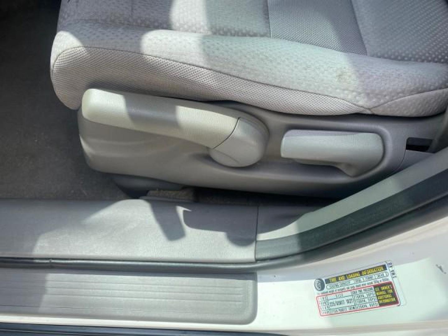 2007 Taffeta White /Gray Honda CR-V LX FL LOW MILES 49,810 (JHLRE38347C) with an 2.4L 4-Cyl Engine engine, Automatic transmission, located at 4701 North Dixie Hwy, Pompano Beach, FL, 33064, (954) 422-2889, 26.240938, -80.123474 - OUR WEBPAGE FLORIDACARS1.COM HAS OVER 100 PHOTOS AND FREE CARFAX LINK 2007 HONDA CR-V LX VIN: JHLRE38347C018084 J H L R E 3 8 3 4 7 C 0 1 8 0 8 4 4 DOOR WAGON/SPORT UTILITY 2.4L I4 F DOHC 16V 30 MPG GASOLINE FRONT WHEEL DRIVE Top Features Cloth Seats Basic Features ABS Brakes Auxiliary Audio Input P - Photo#32