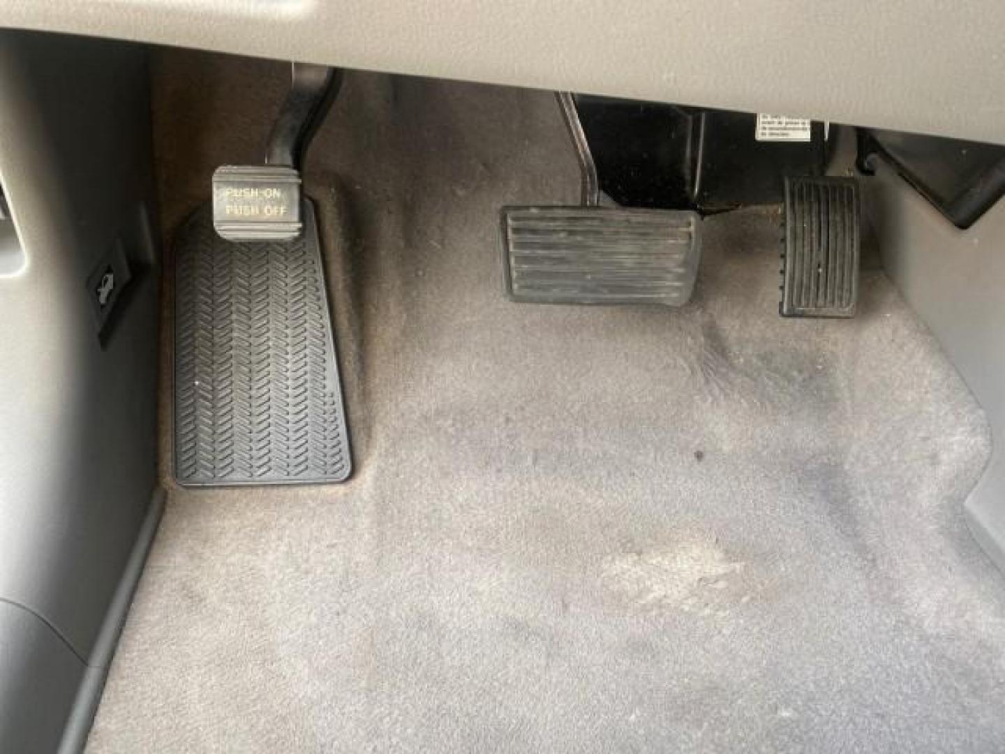 2007 Taffeta White /Gray Honda CR-V LX FL LOW MILES 49,810 (JHLRE38347C) with an 2.4L 4-Cyl Engine engine, Automatic transmission, located at 4701 North Dixie Hwy, Pompano Beach, FL, 33064, (954) 422-2889, 26.240938, -80.123474 - OUR WEBPAGE FLORIDACARS1.COM HAS OVER 100 PHOTOS AND FREE CARFAX LINK 2007 HONDA CR-V LX VIN: JHLRE38347C018084 J H L R E 3 8 3 4 7 C 0 1 8 0 8 4 4 DOOR WAGON/SPORT UTILITY 2.4L I4 F DOHC 16V 30 MPG GASOLINE FRONT WHEEL DRIVE Top Features Cloth Seats Basic Features ABS Brakes Auxiliary Audio Input P - Photo#40