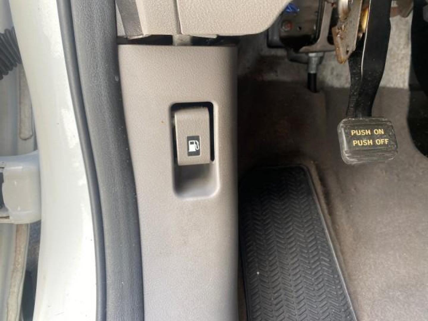 2007 Taffeta White /Gray Honda CR-V LX FL LOW MILES 49,810 (JHLRE38347C) with an 2.4L 4-Cyl Engine engine, Automatic transmission, located at 4701 North Dixie Hwy, Pompano Beach, FL, 33064, (954) 422-2889, 26.240938, -80.123474 - OUR WEBPAGE FLORIDACARS1.COM HAS OVER 100 PHOTOS AND FREE CARFAX LINK 2007 HONDA CR-V LX VIN: JHLRE38347C018084 J H L R E 3 8 3 4 7 C 0 1 8 0 8 4 4 DOOR WAGON/SPORT UTILITY 2.4L I4 F DOHC 16V 30 MPG GASOLINE FRONT WHEEL DRIVE Top Features Cloth Seats Basic Features ABS Brakes Auxiliary Audio Input P - Photo#57