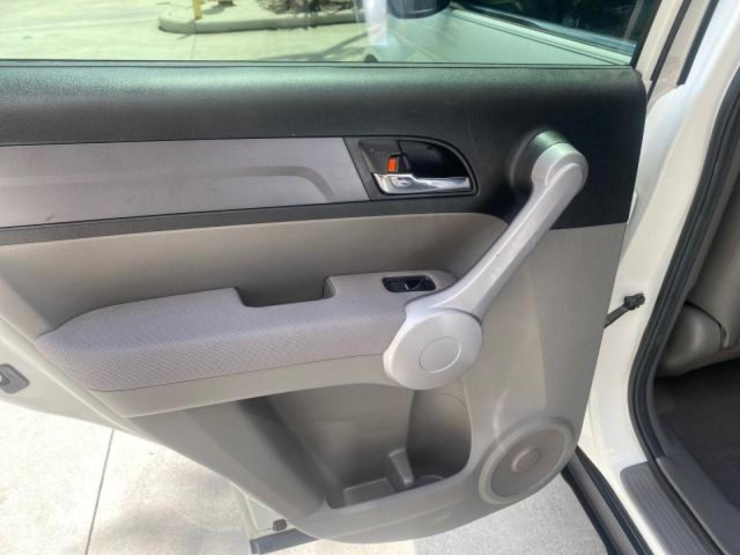 2007 Taffeta White /Gray Honda CR-V LX FL LOW MILES 49,810 (JHLRE38347C) with an 2.4L 4-Cyl Engine engine, Automatic transmission, located at 4701 North Dixie Hwy, Pompano Beach, FL, 33064, (954) 422-2889, 26.240938, -80.123474 - OUR WEBPAGE FLORIDACARS1.COM HAS OVER 100 PHOTOS AND FREE CARFAX LINK 2007 HONDA CR-V LX VIN: JHLRE38347C018084 J H L R E 3 8 3 4 7 C 0 1 8 0 8 4 4 DOOR WAGON/SPORT UTILITY 2.4L I4 F DOHC 16V 30 MPG GASOLINE FRONT WHEEL DRIVE Top Features Cloth Seats Basic Features ABS Brakes Auxiliary Audio Input P - Photo#61