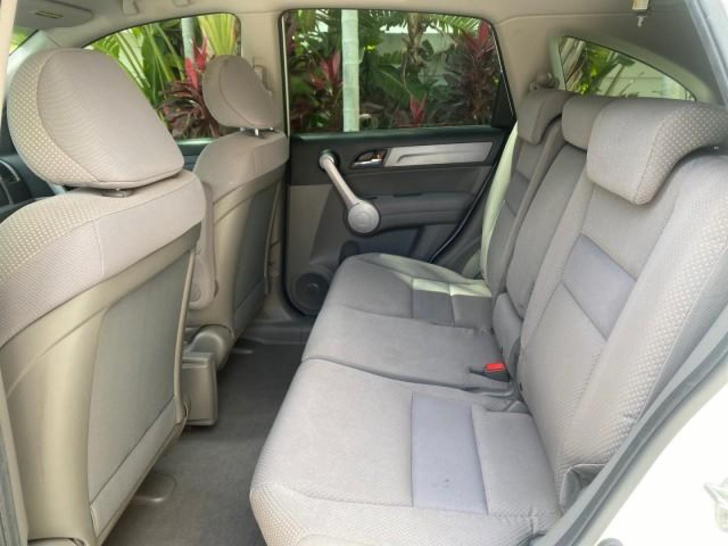 2007 Taffeta White /Gray Honda CR-V LX FL LOW MILES 49,810 (JHLRE38347C) with an 2.4L 4-Cyl Engine engine, Automatic transmission, located at 4701 North Dixie Hwy, Pompano Beach, FL, 33064, (954) 422-2889, 26.240938, -80.123474 - OUR WEBPAGE FLORIDACARS1.COM HAS OVER 100 PHOTOS AND FREE CARFAX LINK 2007 HONDA CR-V LX VIN: JHLRE38347C018084 J H L R E 3 8 3 4 7 C 0 1 8 0 8 4 4 DOOR WAGON/SPORT UTILITY 2.4L I4 F DOHC 16V 30 MPG GASOLINE FRONT WHEEL DRIVE Top Features Cloth Seats Basic Features ABS Brakes Auxiliary Audio Input P - Photo#62