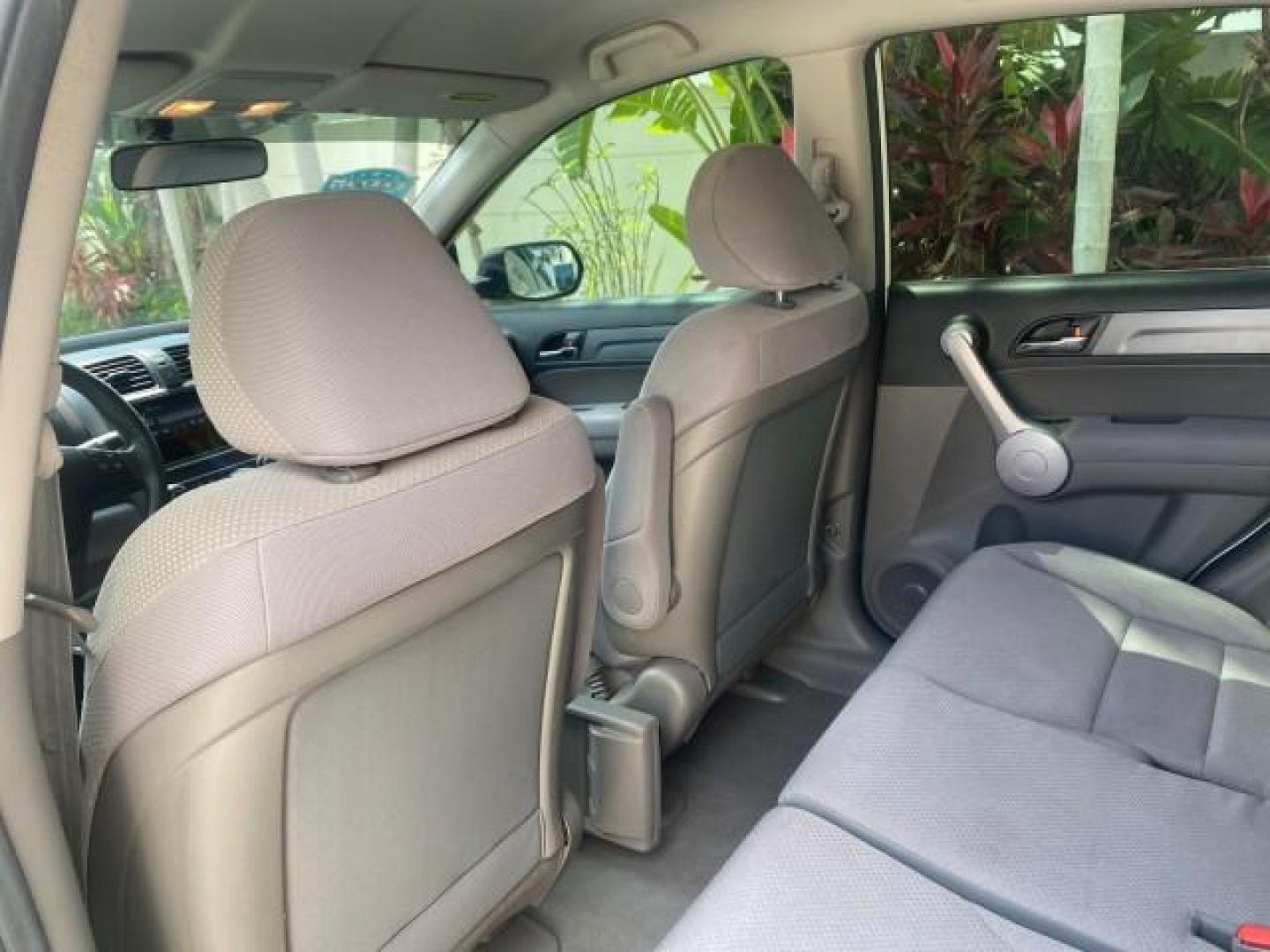 2007 Taffeta White /Gray Honda CR-V LX FL LOW MILES 49,810 (JHLRE38347C) with an 2.4L 4-Cyl Engine engine, Automatic transmission, located at 4701 North Dixie Hwy, Pompano Beach, FL, 33064, (954) 422-2889, 26.240938, -80.123474 - OUR WEBPAGE FLORIDACARS1.COM HAS OVER 100 PHOTOS AND FREE CARFAX LINK 2007 HONDA CR-V LX VIN: JHLRE38347C018084 J H L R E 3 8 3 4 7 C 0 1 8 0 8 4 4 DOOR WAGON/SPORT UTILITY 2.4L I4 F DOHC 16V 30 MPG GASOLINE FRONT WHEEL DRIVE Top Features Cloth Seats Basic Features ABS Brakes Auxiliary Audio Input P - Photo#64