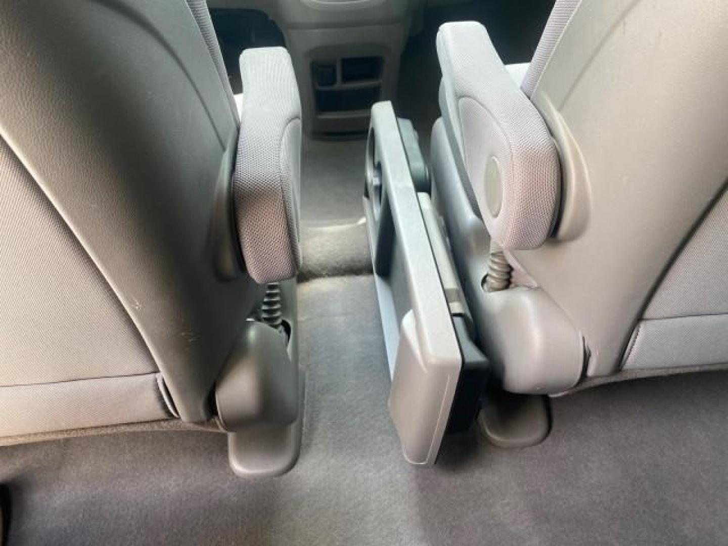 2007 Taffeta White /Gray Honda CR-V LX FL LOW MILES 49,810 (JHLRE38347C) with an 2.4L 4-Cyl Engine engine, Automatic transmission, located at 4701 North Dixie Hwy, Pompano Beach, FL, 33064, (954) 422-2889, 26.240938, -80.123474 - OUR WEBPAGE FLORIDACARS1.COM HAS OVER 100 PHOTOS AND FREE CARFAX LINK 2007 HONDA CR-V LX VIN: JHLRE38347C018084 J H L R E 3 8 3 4 7 C 0 1 8 0 8 4 4 DOOR WAGON/SPORT UTILITY 2.4L I4 F DOHC 16V 30 MPG GASOLINE FRONT WHEEL DRIVE Top Features Cloth Seats Basic Features ABS Brakes Auxiliary Audio Input P - Photo#67