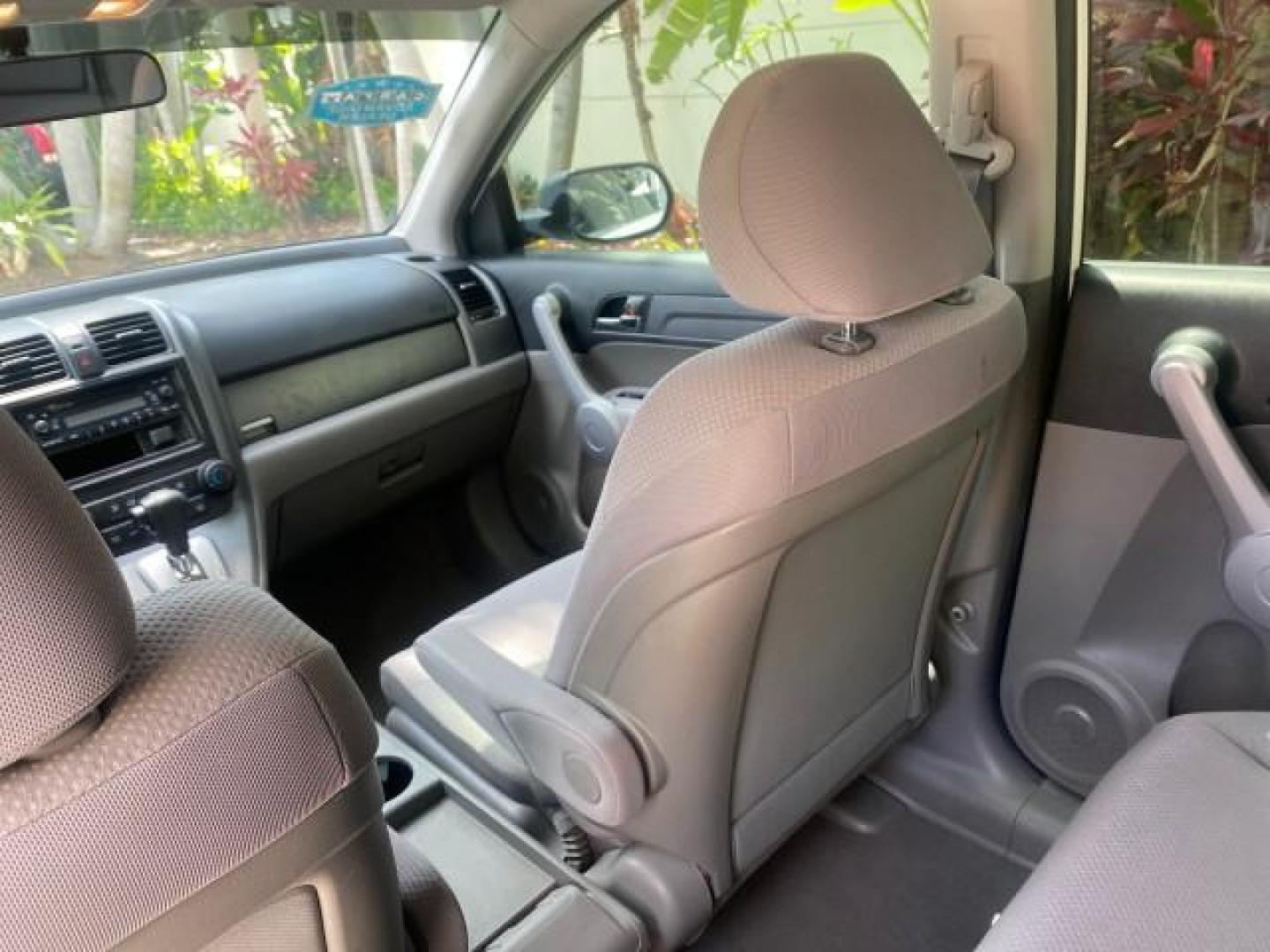 2007 Taffeta White /Gray Honda CR-V LX FL LOW MILES 49,810 (JHLRE38347C) with an 2.4L 4-Cyl Engine engine, Automatic transmission, located at 4701 North Dixie Hwy, Pompano Beach, FL, 33064, (954) 422-2889, 26.240938, -80.123474 - OUR WEBPAGE FLORIDACARS1.COM HAS OVER 100 PHOTOS AND FREE CARFAX LINK 2007 HONDA CR-V LX VIN: JHLRE38347C018084 J H L R E 3 8 3 4 7 C 0 1 8 0 8 4 4 DOOR WAGON/SPORT UTILITY 2.4L I4 F DOHC 16V 30 MPG GASOLINE FRONT WHEEL DRIVE Top Features Cloth Seats Basic Features ABS Brakes Auxiliary Audio Input P - Photo#69