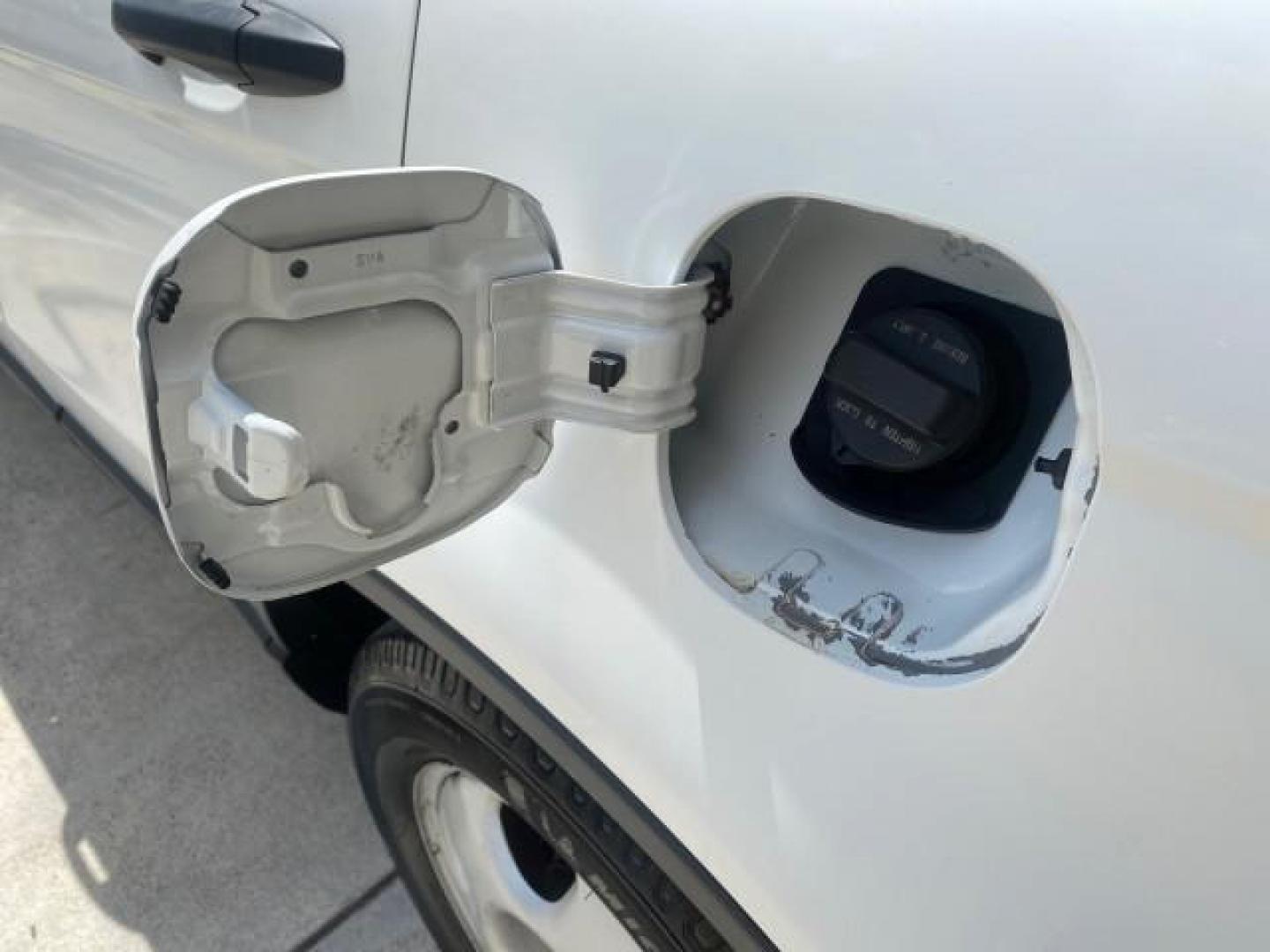 2007 Taffeta White /Gray Honda CR-V LX FL LOW MILES 49,810 (JHLRE38347C) with an 2.4L 4-Cyl Engine engine, Automatic transmission, located at 4701 North Dixie Hwy, Pompano Beach, FL, 33064, (954) 422-2889, 26.240938, -80.123474 - OUR WEBPAGE FLORIDACARS1.COM HAS OVER 100 PHOTOS AND FREE CARFAX LINK 2007 HONDA CR-V LX VIN: JHLRE38347C018084 J H L R E 3 8 3 4 7 C 0 1 8 0 8 4 4 DOOR WAGON/SPORT UTILITY 2.4L I4 F DOHC 16V 30 MPG GASOLINE FRONT WHEEL DRIVE Top Features Cloth Seats Basic Features ABS Brakes Auxiliary Audio Input P - Photo#72