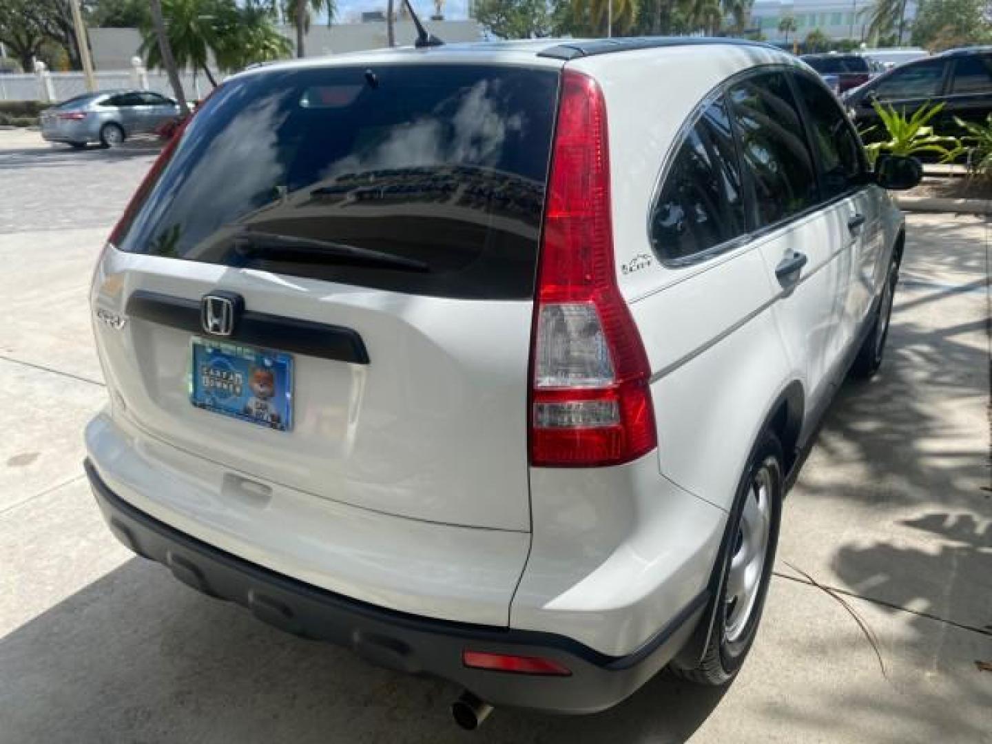 2007 Taffeta White /Gray Honda CR-V LX FL LOW MILES 49,810 (JHLRE38347C) with an 2.4L 4-Cyl Engine engine, Automatic transmission, located at 4701 North Dixie Hwy, Pompano Beach, FL, 33064, (954) 422-2889, 26.240938, -80.123474 - OUR WEBPAGE FLORIDACARS1.COM HAS OVER 100 PHOTOS AND FREE CARFAX LINK 2007 HONDA CR-V LX VIN: JHLRE38347C018084 J H L R E 3 8 3 4 7 C 0 1 8 0 8 4 4 DOOR WAGON/SPORT UTILITY 2.4L I4 F DOHC 16V 30 MPG GASOLINE FRONT WHEEL DRIVE Top Features Cloth Seats Basic Features ABS Brakes Auxiliary Audio Input P - Photo#78