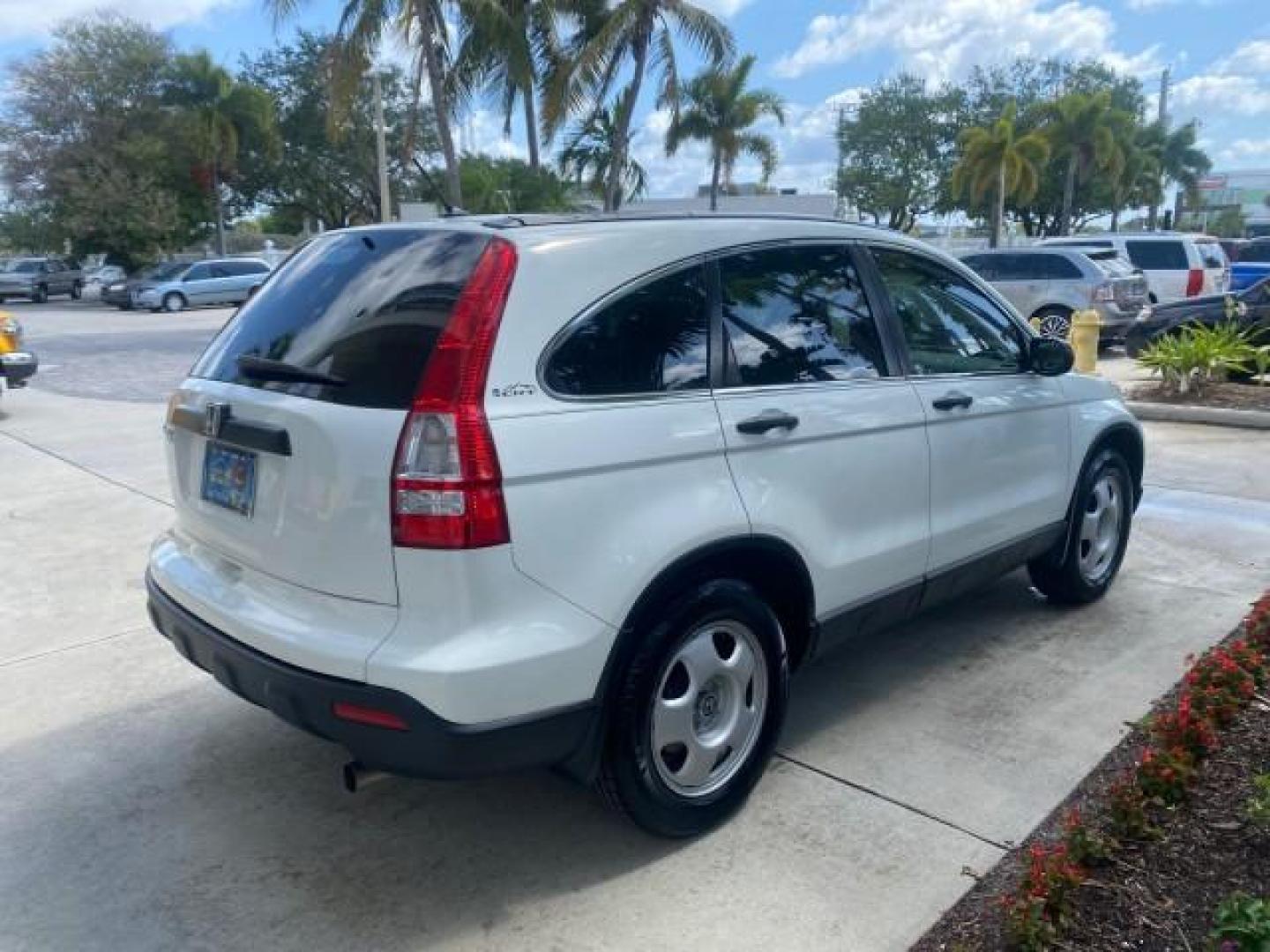 2007 Taffeta White /Gray Honda CR-V LX FL LOW MILES 49,810 (JHLRE38347C) with an 2.4L 4-Cyl Engine engine, Automatic transmission, located at 4701 North Dixie Hwy, Pompano Beach, FL, 33064, (954) 422-2889, 26.240938, -80.123474 - OUR WEBPAGE FLORIDACARS1.COM HAS OVER 100 PHOTOS AND FREE CARFAX LINK 2007 HONDA CR-V LX VIN: JHLRE38347C018084 J H L R E 3 8 3 4 7 C 0 1 8 0 8 4 4 DOOR WAGON/SPORT UTILITY 2.4L I4 F DOHC 16V 30 MPG GASOLINE FRONT WHEEL DRIVE Top Features Cloth Seats Basic Features ABS Brakes Auxiliary Audio Input P - Photo#7