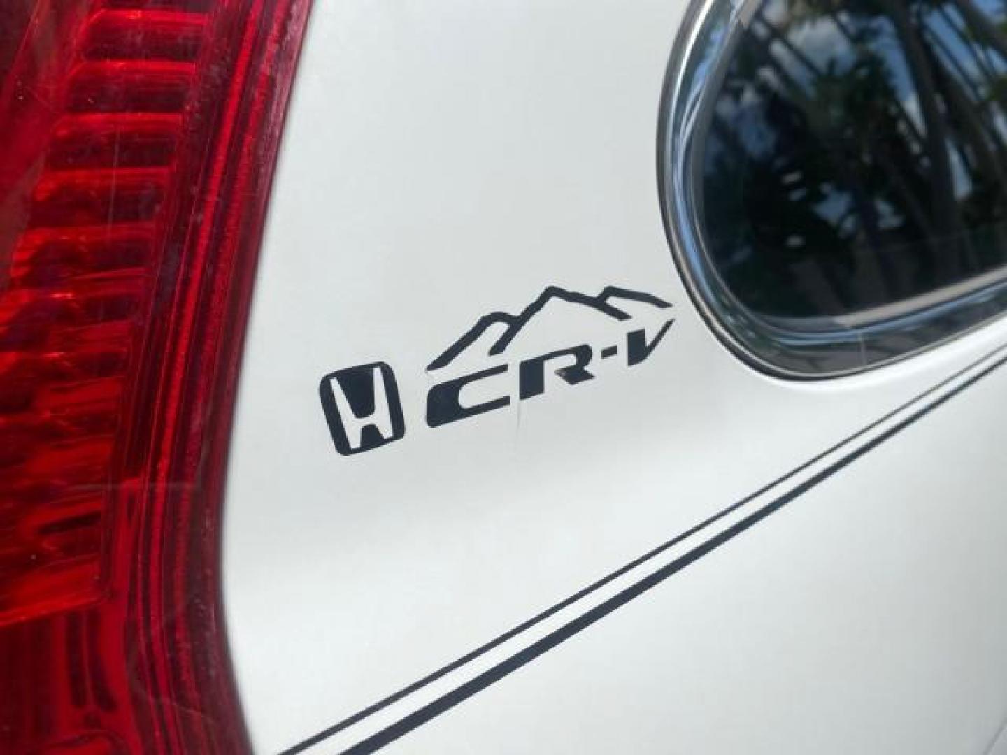 2007 Taffeta White /Gray Honda CR-V LX FL LOW MILES 49,810 (JHLRE38347C) with an 2.4L 4-Cyl Engine engine, Automatic transmission, located at 4701 North Dixie Hwy, Pompano Beach, FL, 33064, (954) 422-2889, 26.240938, -80.123474 - OUR WEBPAGE FLORIDACARS1.COM HAS OVER 100 PHOTOS AND FREE CARFAX LINK 2007 HONDA CR-V LX VIN: JHLRE38347C018084 J H L R E 3 8 3 4 7 C 0 1 8 0 8 4 4 DOOR WAGON/SPORT UTILITY 2.4L I4 F DOHC 16V 30 MPG GASOLINE FRONT WHEEL DRIVE Top Features Cloth Seats Basic Features ABS Brakes Auxiliary Audio Input P - Photo#83