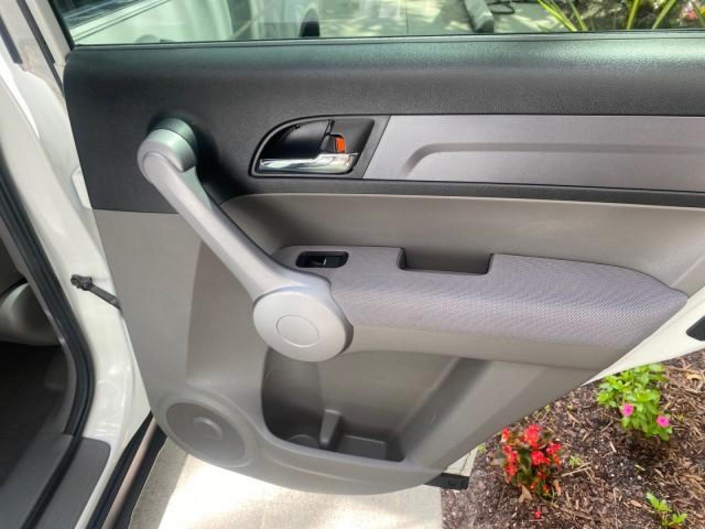 2007 Taffeta White /Gray Honda CR-V LX FL LOW MILES 49,810 (JHLRE38347C) with an 2.4L 4-Cyl Engine engine, Automatic transmission, located at 4701 North Dixie Hwy, Pompano Beach, FL, 33064, (954) 422-2889, 26.240938, -80.123474 - OUR WEBPAGE FLORIDACARS1.COM HAS OVER 100 PHOTOS AND FREE CARFAX LINK 2007 HONDA CR-V LX VIN: JHLRE38347C018084 J H L R E 3 8 3 4 7 C 0 1 8 0 8 4 4 DOOR WAGON/SPORT UTILITY 2.4L I4 F DOHC 16V 30 MPG GASOLINE FRONT WHEEL DRIVE Top Features Cloth Seats Basic Features ABS Brakes Auxiliary Audio Input P - Photo#88