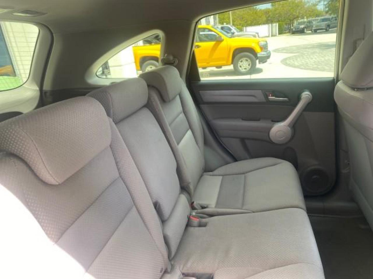 2007 Taffeta White /Gray Honda CR-V LX FL LOW MILES 49,810 (JHLRE38347C) with an 2.4L 4-Cyl Engine engine, Automatic transmission, located at 4701 North Dixie Hwy, Pompano Beach, FL, 33064, (954) 422-2889, 26.240938, -80.123474 - OUR WEBPAGE FLORIDACARS1.COM HAS OVER 100 PHOTOS AND FREE CARFAX LINK 2007 HONDA CR-V LX VIN: JHLRE38347C018084 J H L R E 3 8 3 4 7 C 0 1 8 0 8 4 4 DOOR WAGON/SPORT UTILITY 2.4L I4 F DOHC 16V 30 MPG GASOLINE FRONT WHEEL DRIVE Top Features Cloth Seats Basic Features ABS Brakes Auxiliary Audio Input P - Photo#91