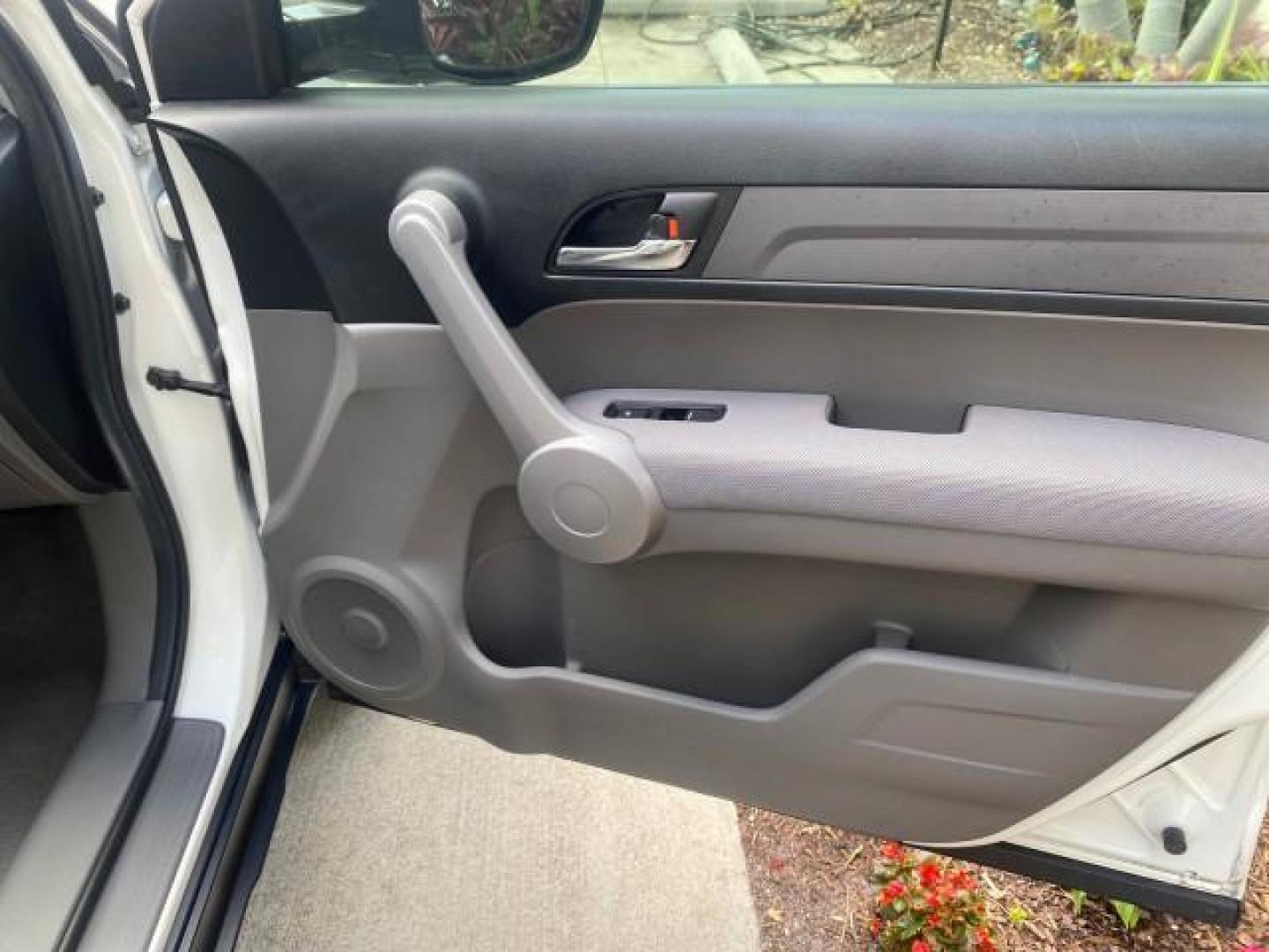 2007 Taffeta White /Gray Honda CR-V LX FL LOW MILES 49,810 (JHLRE38347C) with an 2.4L 4-Cyl Engine engine, Automatic transmission, located at 4701 North Dixie Hwy, Pompano Beach, FL, 33064, (954) 422-2889, 26.240938, -80.123474 - OUR WEBPAGE FLORIDACARS1.COM HAS OVER 100 PHOTOS AND FREE CARFAX LINK 2007 HONDA CR-V LX VIN: JHLRE38347C018084 J H L R E 3 8 3 4 7 C 0 1 8 0 8 4 4 DOOR WAGON/SPORT UTILITY 2.4L I4 F DOHC 16V 30 MPG GASOLINE FRONT WHEEL DRIVE Top Features Cloth Seats Basic Features ABS Brakes Auxiliary Audio Input P - Photo#95