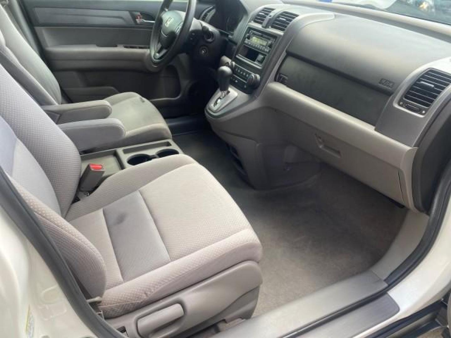 2007 Taffeta White /Gray Honda CR-V LX FL LOW MILES 49,810 (JHLRE38347C) with an 2.4L 4-Cyl Engine engine, Automatic transmission, located at 4701 North Dixie Hwy, Pompano Beach, FL, 33064, (954) 422-2889, 26.240938, -80.123474 - OUR WEBPAGE FLORIDACARS1.COM HAS OVER 100 PHOTOS AND FREE CARFAX LINK 2007 HONDA CR-V LX VIN: JHLRE38347C018084 J H L R E 3 8 3 4 7 C 0 1 8 0 8 4 4 DOOR WAGON/SPORT UTILITY 2.4L I4 F DOHC 16V 30 MPG GASOLINE FRONT WHEEL DRIVE Top Features Cloth Seats Basic Features ABS Brakes Auxiliary Audio Input P - Photo#96