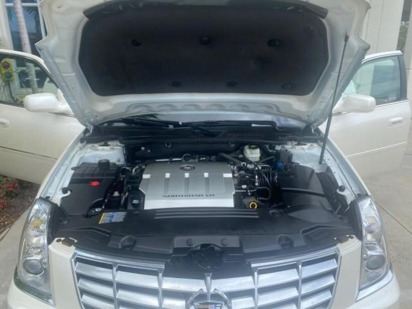 2008 White Diamond Tricoat /Light Linen Cadillac DTS 1 OWNER LOW MILES 30,516 (1G6KD57YX8U) with an Northstar 4.6L DOHC V8 Engine engine, Automatic transmission, located at 4701 North Dixie Hwy, Pompano Beach, FL, 33064, (954) 422-2889, 26.240938, -80.123474 - OUR WEBPAGE FLORIDACARS1.COM HAS OVER 100 PHOTOS AND FREE CARFAX LINK 2008 CADILLAC DTS 1SB VIN: 1G6KD57YX8U144247 1 G 6 K D 5 7 Y X 8 U 1 4 4 2 4 7 SEDAN 4 DR 4.6L V8 F GASOLINE FRONT WHEEL DRIVE Top Features A/C Seat(s) Leather Seats Alloy Wheels Memory Seat(s) BOSE Sound System Parking Sensors Bl - Photo#17