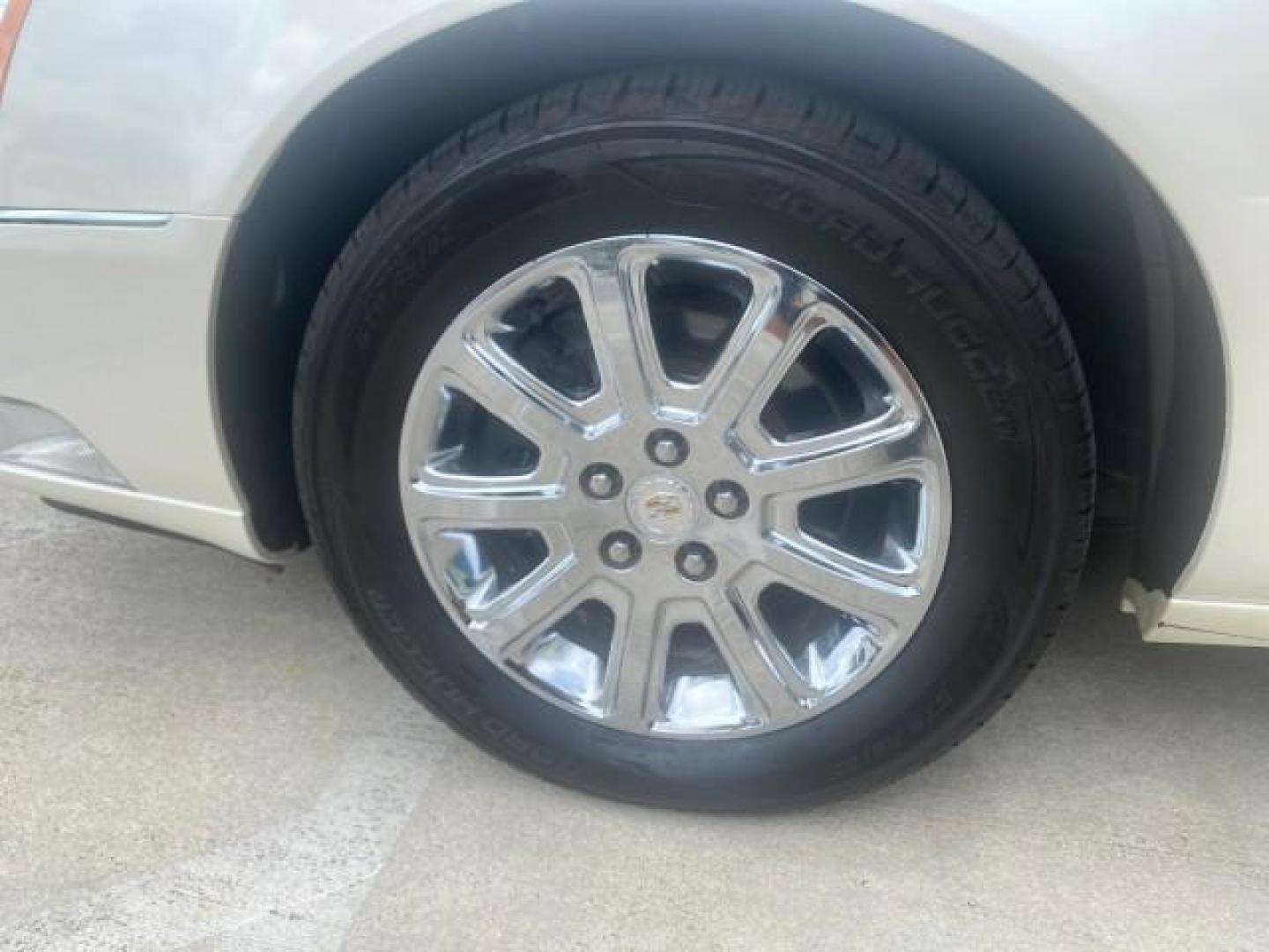 2008 White Diamond Tricoat /Light Linen Cadillac DTS 1 OWNER LOW MILES 30,516 (1G6KD57YX8U) with an Northstar 4.6L DOHC V8 Engine engine, Automatic transmission, located at 4701 North Dixie Hwy, Pompano Beach, FL, 33064, (954) 422-2889, 26.240938, -80.123474 - OUR WEBPAGE FLORIDACARS1.COM HAS OVER 100 PHOTOS AND FREE CARFAX LINK 2008 CADILLAC DTS 1SB VIN: 1G6KD57YX8U144247 1 G 6 K D 5 7 Y X 8 U 1 4 4 2 4 7 SEDAN 4 DR 4.6L V8 F GASOLINE FRONT WHEEL DRIVE Top Features A/C Seat(s) Leather Seats Alloy Wheels Memory Seat(s) BOSE Sound System Parking Sensors Bl - Photo#19
