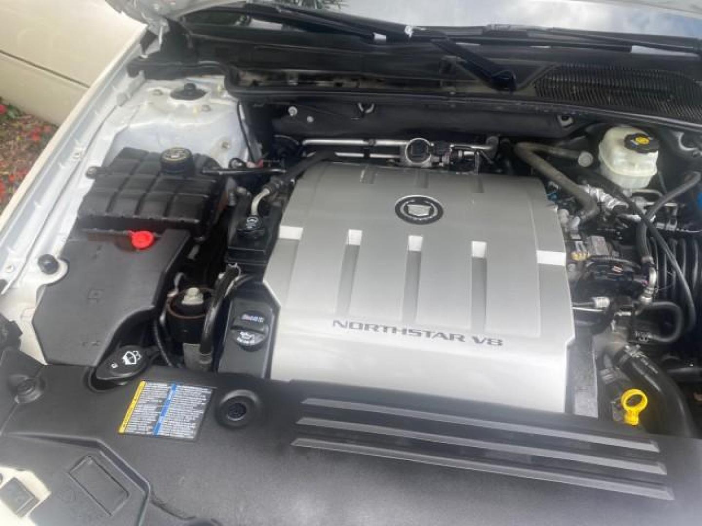 2008 White Diamond Tricoat /Light Linen Cadillac DTS 1 OWNER LOW MILES 30,516 (1G6KD57YX8U) with an Northstar 4.6L DOHC V8 Engine engine, Automatic transmission, located at 4701 North Dixie Hwy, Pompano Beach, FL, 33064, (954) 422-2889, 26.240938, -80.123474 - OUR WEBPAGE FLORIDACARS1.COM HAS OVER 100 PHOTOS AND FREE CARFAX LINK 2008 CADILLAC DTS 1SB VIN: 1G6KD57YX8U144247 1 G 6 K D 5 7 Y X 8 U 1 4 4 2 4 7 SEDAN 4 DR 4.6L V8 F GASOLINE FRONT WHEEL DRIVE Top Features A/C Seat(s) Leather Seats Alloy Wheels Memory Seat(s) BOSE Sound System Parking Sensors Bl - Photo#21