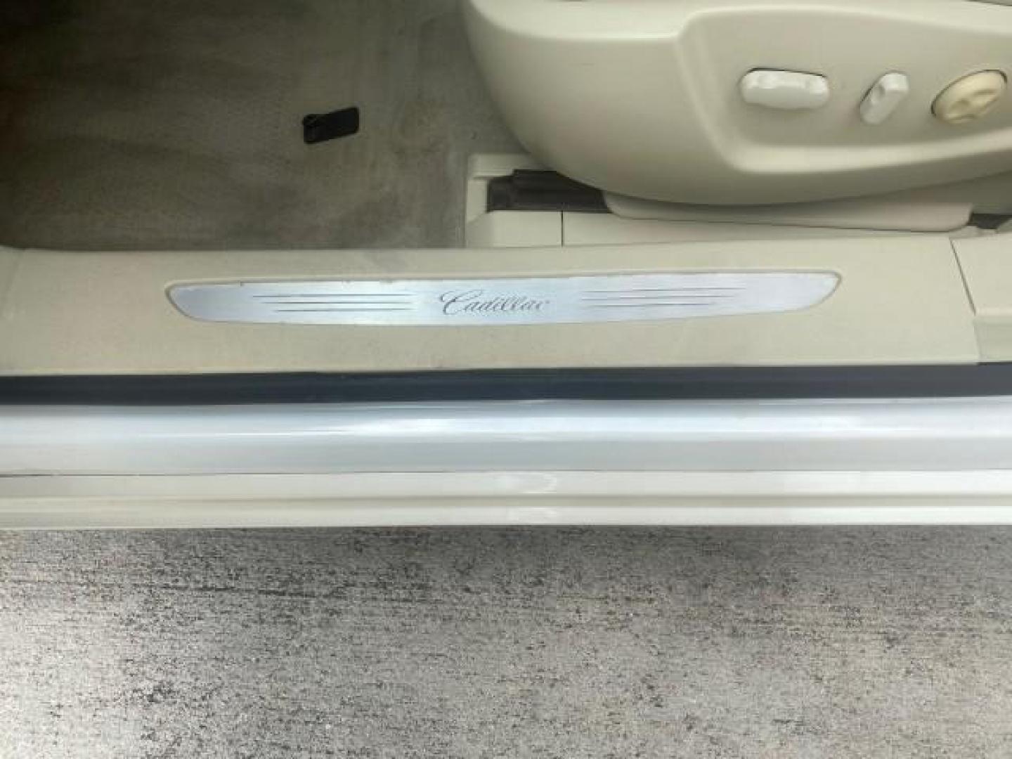 2008 White Diamond Tricoat /Light Linen Cadillac DTS 1 OWNER LOW MILES 30,516 (1G6KD57YX8U) with an Northstar 4.6L DOHC V8 Engine engine, Automatic transmission, located at 4701 North Dixie Hwy, Pompano Beach, FL, 33064, (954) 422-2889, 26.240938, -80.123474 - OUR WEBPAGE FLORIDACARS1.COM HAS OVER 100 PHOTOS AND FREE CARFAX LINK 2008 CADILLAC DTS 1SB VIN: 1G6KD57YX8U144247 1 G 6 K D 5 7 Y X 8 U 1 4 4 2 4 7 SEDAN 4 DR 4.6L V8 F GASOLINE FRONT WHEEL DRIVE Top Features A/C Seat(s) Leather Seats Alloy Wheels Memory Seat(s) BOSE Sound System Parking Sensors Bl - Photo#27