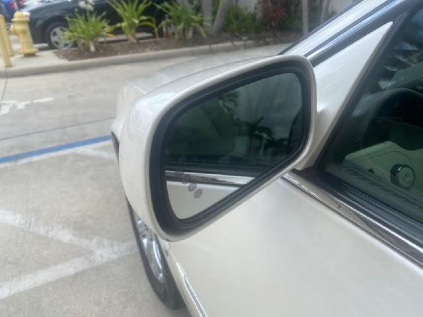 2008 White Diamond Tricoat /Light Linen Cadillac DTS 1 OWNER LOW MILES 30,516 (1G6KD57YX8U) with an Northstar 4.6L DOHC V8 Engine engine, Automatic transmission, located at 4701 North Dixie Hwy, Pompano Beach, FL, 33064, (954) 422-2889, 26.240938, -80.123474 - OUR WEBPAGE FLORIDACARS1.COM HAS OVER 100 PHOTOS AND FREE CARFAX LINK 2008 CADILLAC DTS 1SB VIN: 1G6KD57YX8U144247 1 G 6 K D 5 7 Y X 8 U 1 4 4 2 4 7 SEDAN 4 DR 4.6L V8 F GASOLINE FRONT WHEEL DRIVE Top Features A/C Seat(s) Leather Seats Alloy Wheels Memory Seat(s) BOSE Sound System Parking Sensors Bl - Photo#52
