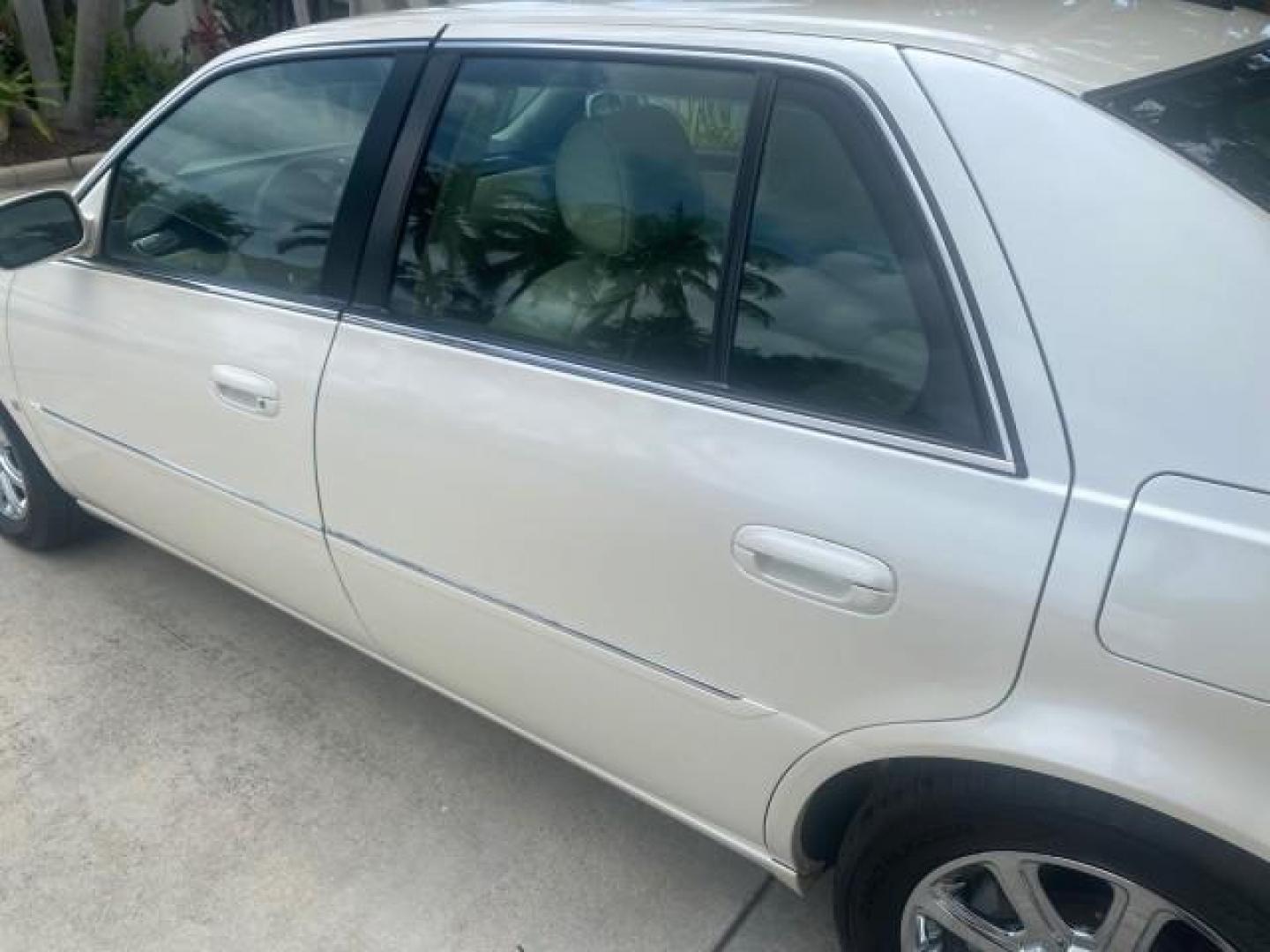 2008 White Diamond Tricoat /Light Linen Cadillac DTS 1 OWNER LOW MILES 30,516 (1G6KD57YX8U) with an Northstar 4.6L DOHC V8 Engine engine, Automatic transmission, located at 4701 North Dixie Hwy, Pompano Beach, FL, 33064, (954) 422-2889, 26.240938, -80.123474 - OUR WEBPAGE FLORIDACARS1.COM HAS OVER 100 PHOTOS AND FREE CARFAX LINK 2008 CADILLAC DTS 1SB VIN: 1G6KD57YX8U144247 1 G 6 K D 5 7 Y X 8 U 1 4 4 2 4 7 SEDAN 4 DR 4.6L V8 F GASOLINE FRONT WHEEL DRIVE Top Features A/C Seat(s) Leather Seats Alloy Wheels Memory Seat(s) BOSE Sound System Parking Sensors Bl - Photo#55