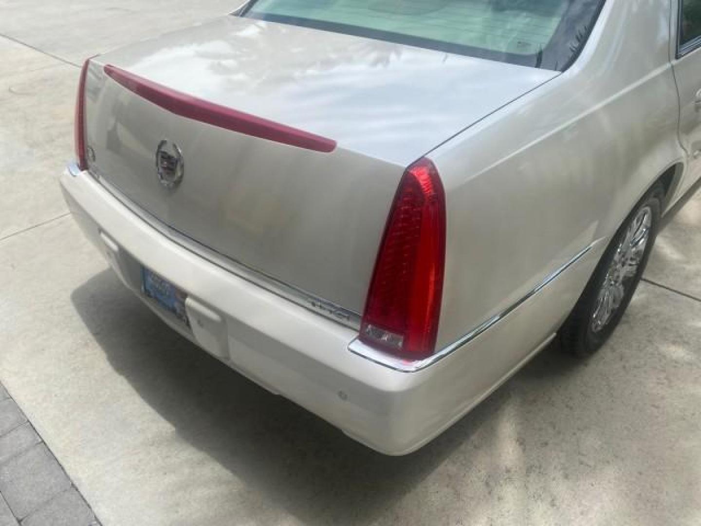 2008 White Diamond Tricoat /Light Linen Cadillac DTS 1 OWNER LOW MILES 30,516 (1G6KD57YX8U) with an Northstar 4.6L DOHC V8 Engine engine, Automatic transmission, located at 4701 North Dixie Hwy, Pompano Beach, FL, 33064, (954) 422-2889, 26.240938, -80.123474 - OUR WEBPAGE FLORIDACARS1.COM HAS OVER 100 PHOTOS AND FREE CARFAX LINK 2008 CADILLAC DTS 1SB VIN: 1G6KD57YX8U144247 1 G 6 K D 5 7 Y X 8 U 1 4 4 2 4 7 SEDAN 4 DR 4.6L V8 F GASOLINE FRONT WHEEL DRIVE Top Features A/C Seat(s) Leather Seats Alloy Wheels Memory Seat(s) BOSE Sound System Parking Sensors Bl - Photo#72