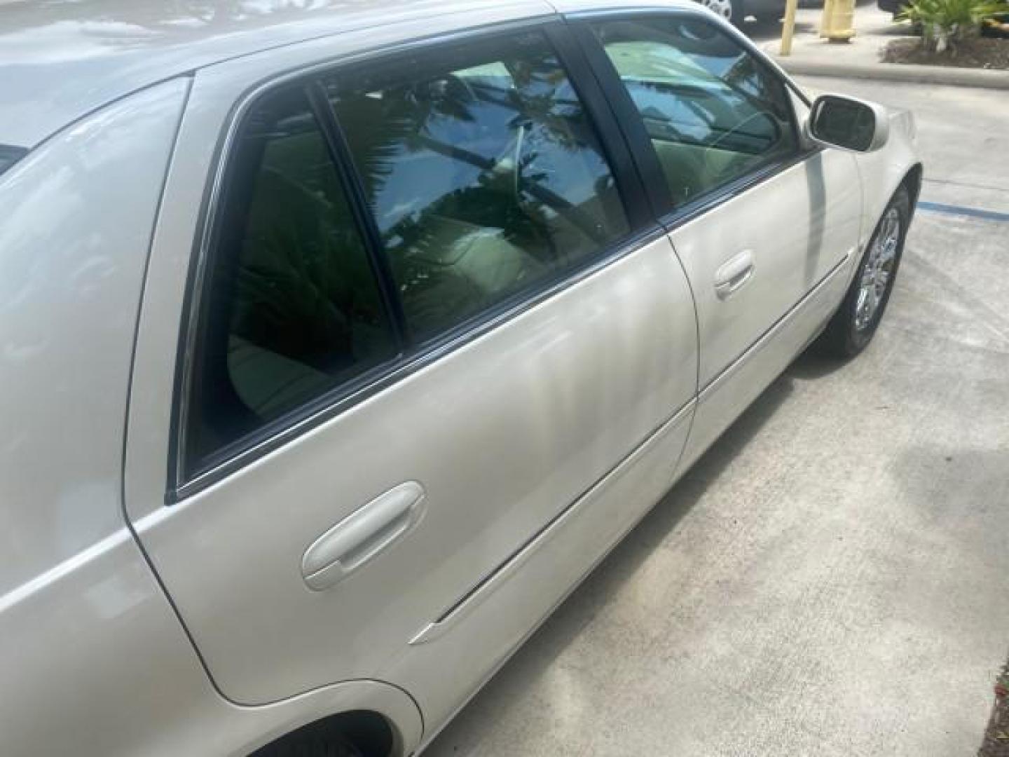 2008 White Diamond Tricoat /Light Linen Cadillac DTS 1 OWNER LOW MILES 30,516 (1G6KD57YX8U) with an Northstar 4.6L DOHC V8 Engine engine, Automatic transmission, located at 4701 North Dixie Hwy, Pompano Beach, FL, 33064, (954) 422-2889, 26.240938, -80.123474 - OUR WEBPAGE FLORIDACARS1.COM HAS OVER 100 PHOTOS AND FREE CARFAX LINK 2008 CADILLAC DTS 1SB VIN: 1G6KD57YX8U144247 1 G 6 K D 5 7 Y X 8 U 1 4 4 2 4 7 SEDAN 4 DR 4.6L V8 F GASOLINE FRONT WHEEL DRIVE Top Features A/C Seat(s) Leather Seats Alloy Wheels Memory Seat(s) BOSE Sound System Parking Sensors Bl - Photo#79