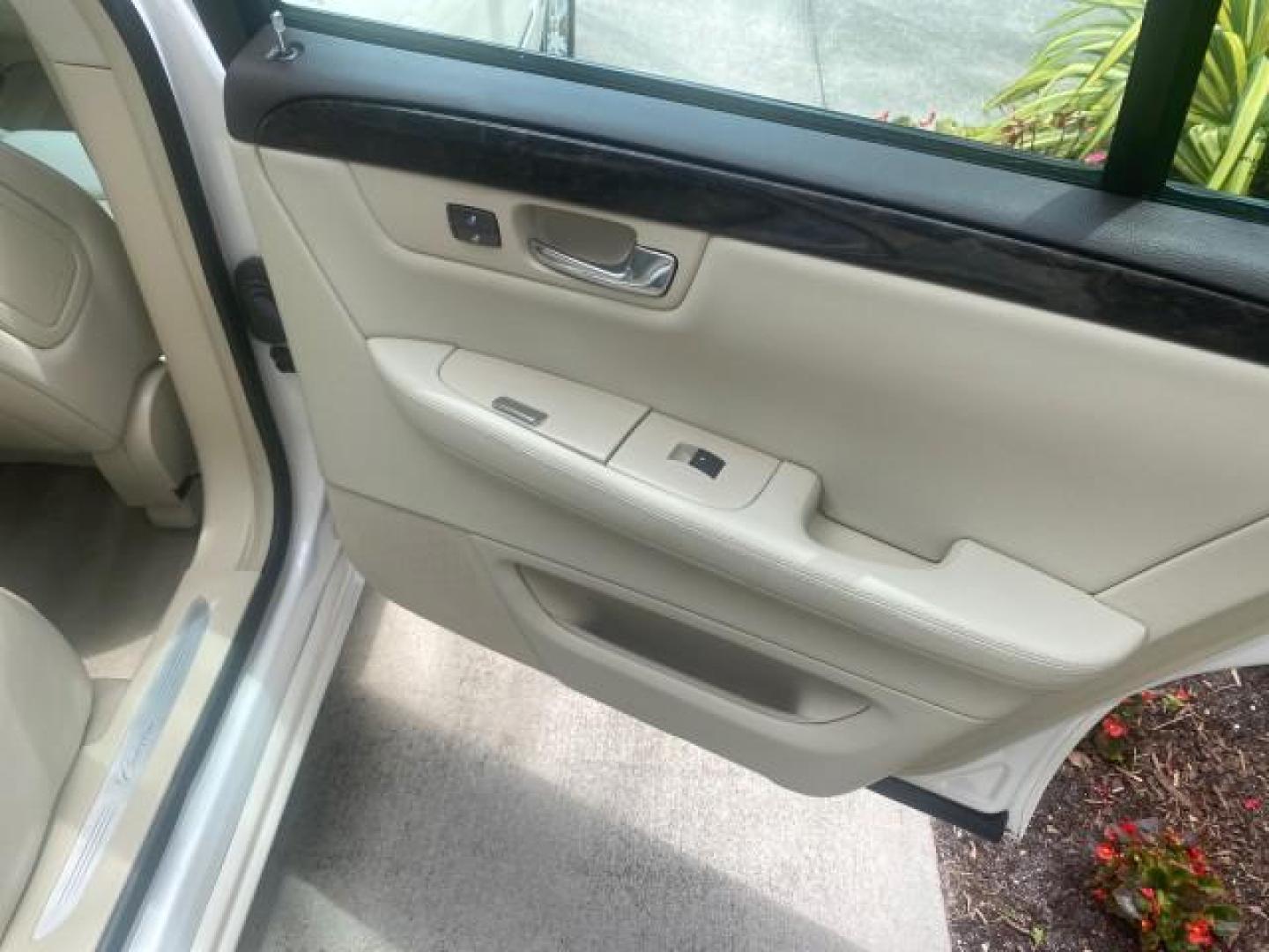 2008 White Diamond Tricoat /Light Linen Cadillac DTS 1 OWNER LOW MILES 30,516 (1G6KD57YX8U) with an Northstar 4.6L DOHC V8 Engine engine, Automatic transmission, located at 4701 North Dixie Hwy, Pompano Beach, FL, 33064, (954) 422-2889, 26.240938, -80.123474 - OUR WEBPAGE FLORIDACARS1.COM HAS OVER 100 PHOTOS AND FREE CARFAX LINK 2008 CADILLAC DTS 1SB VIN: 1G6KD57YX8U144247 1 G 6 K D 5 7 Y X 8 U 1 4 4 2 4 7 SEDAN 4 DR 4.6L V8 F GASOLINE FRONT WHEEL DRIVE Top Features A/C Seat(s) Leather Seats Alloy Wheels Memory Seat(s) BOSE Sound System Parking Sensors Bl - Photo#81