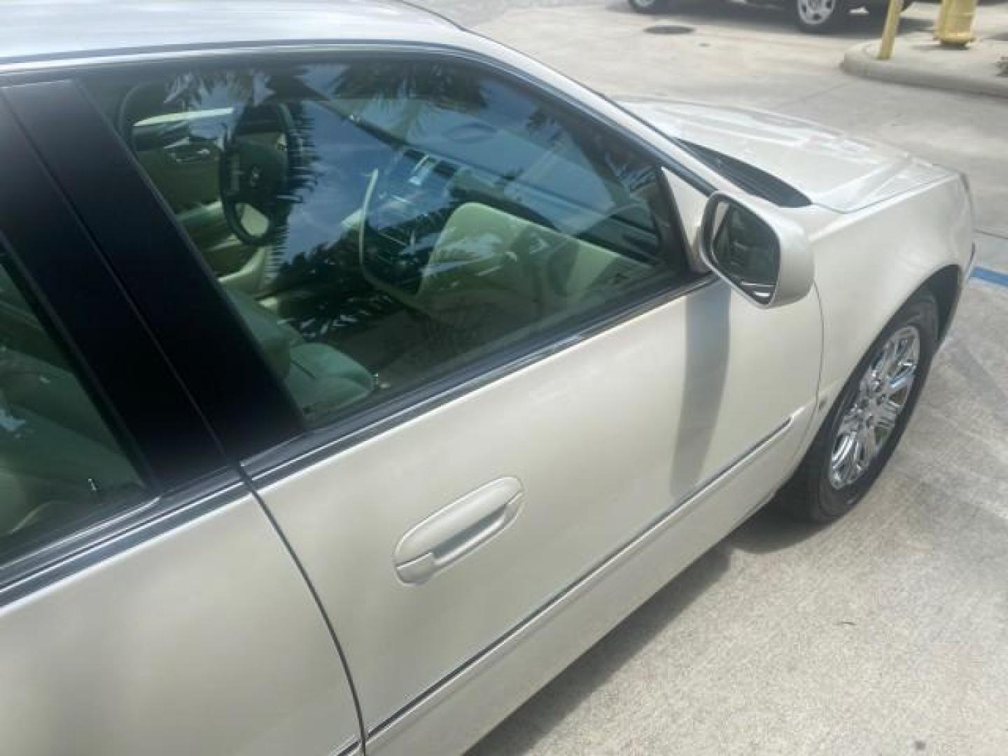 2008 White Diamond Tricoat /Light Linen Cadillac DTS 1 OWNER LOW MILES 30,516 (1G6KD57YX8U) with an Northstar 4.6L DOHC V8 Engine engine, Automatic transmission, located at 4701 North Dixie Hwy, Pompano Beach, FL, 33064, (954) 422-2889, 26.240938, -80.123474 - OUR WEBPAGE FLORIDACARS1.COM HAS OVER 100 PHOTOS AND FREE CARFAX LINK 2008 CADILLAC DTS 1SB VIN: 1G6KD57YX8U144247 1 G 6 K D 5 7 Y X 8 U 1 4 4 2 4 7 SEDAN 4 DR 4.6L V8 F GASOLINE FRONT WHEEL DRIVE Top Features A/C Seat(s) Leather Seats Alloy Wheels Memory Seat(s) BOSE Sound System Parking Sensors Bl - Photo#85
