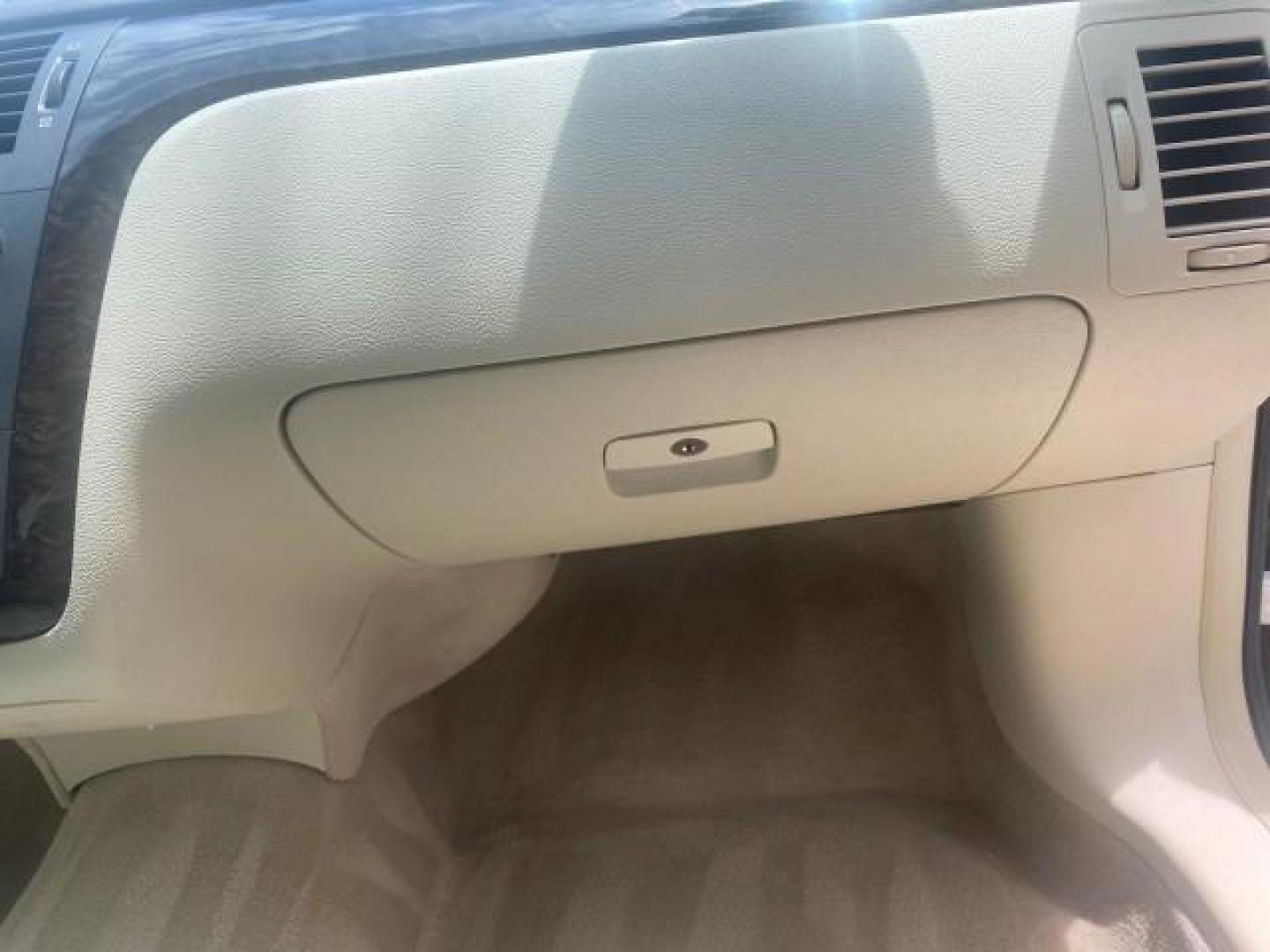 2008 White Diamond Tricoat /Light Linen Cadillac DTS 1 OWNER LOW MILES 30,516 (1G6KD57YX8U) with an Northstar 4.6L DOHC V8 Engine engine, Automatic transmission, located at 4701 North Dixie Hwy, Pompano Beach, FL, 33064, (954) 422-2889, 26.240938, -80.123474 - OUR WEBPAGE FLORIDACARS1.COM HAS OVER 100 PHOTOS AND FREE CARFAX LINK 2008 CADILLAC DTS 1SB VIN: 1G6KD57YX8U144247 1 G 6 K D 5 7 Y X 8 U 1 4 4 2 4 7 SEDAN 4 DR 4.6L V8 F GASOLINE FRONT WHEEL DRIVE Top Features A/C Seat(s) Leather Seats Alloy Wheels Memory Seat(s) BOSE Sound System Parking Sensors Bl - Photo#93